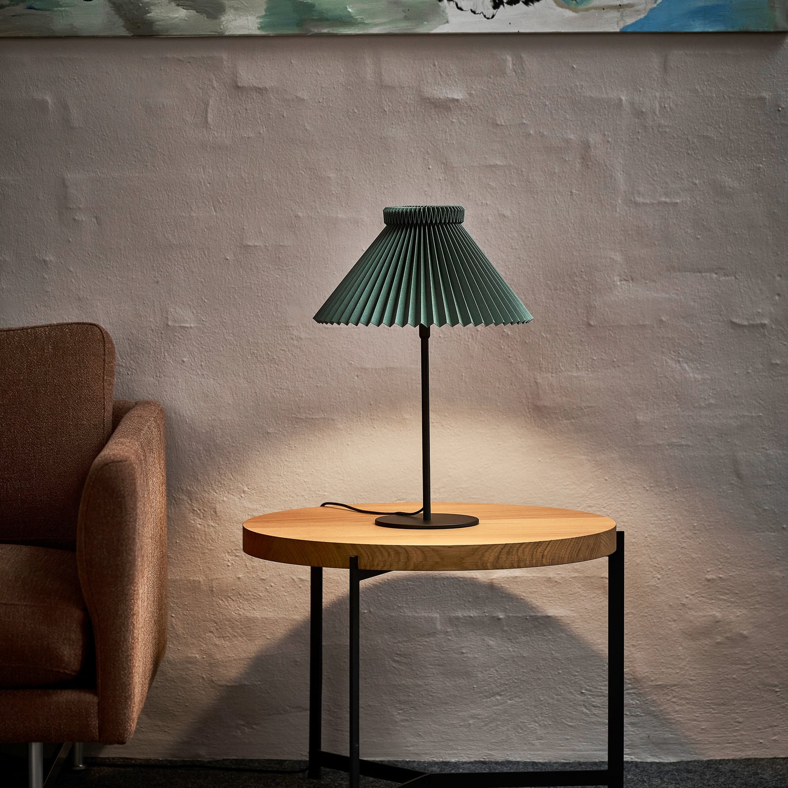 LE KLINT Tischleuchte LK 334, moosgrün, Papier, Höhe 50 cm