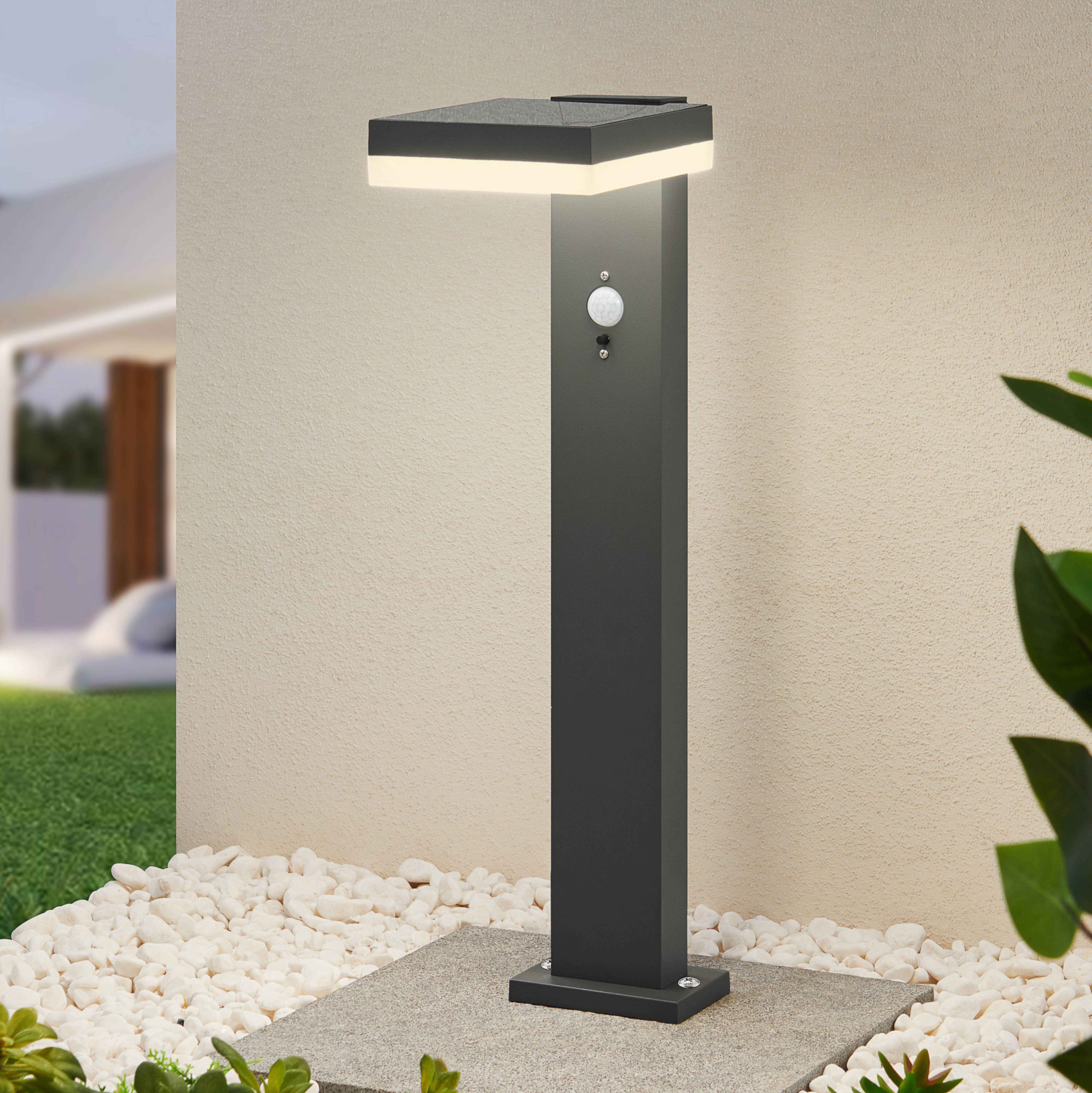 Lindby Laira LED-Solar-Sockelleuchte, 50 cm