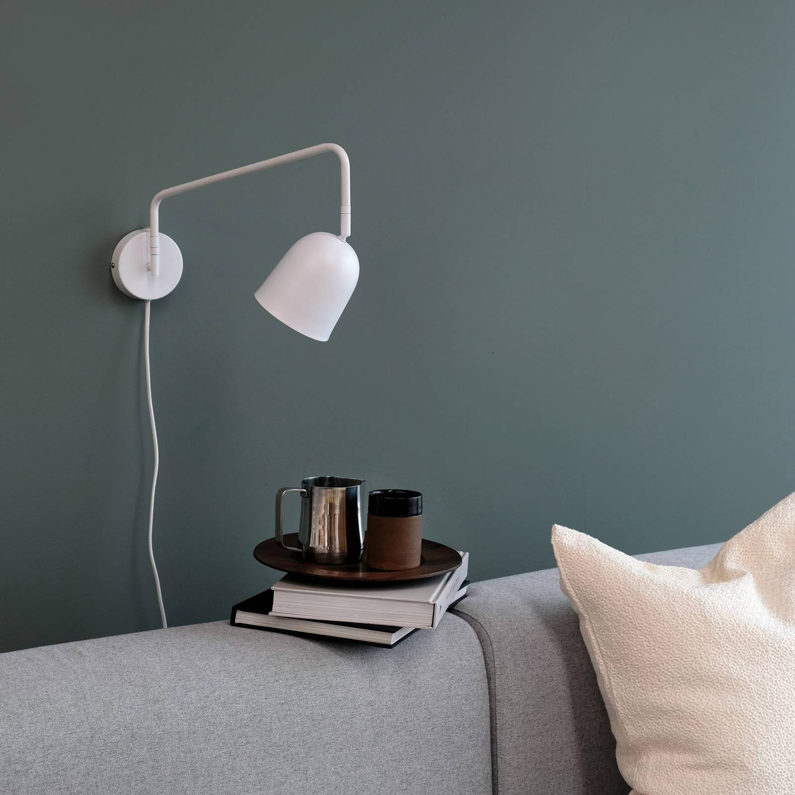 Lampa ścienna Dyberg Larsen Manchester, biała, wysięg 45 cm