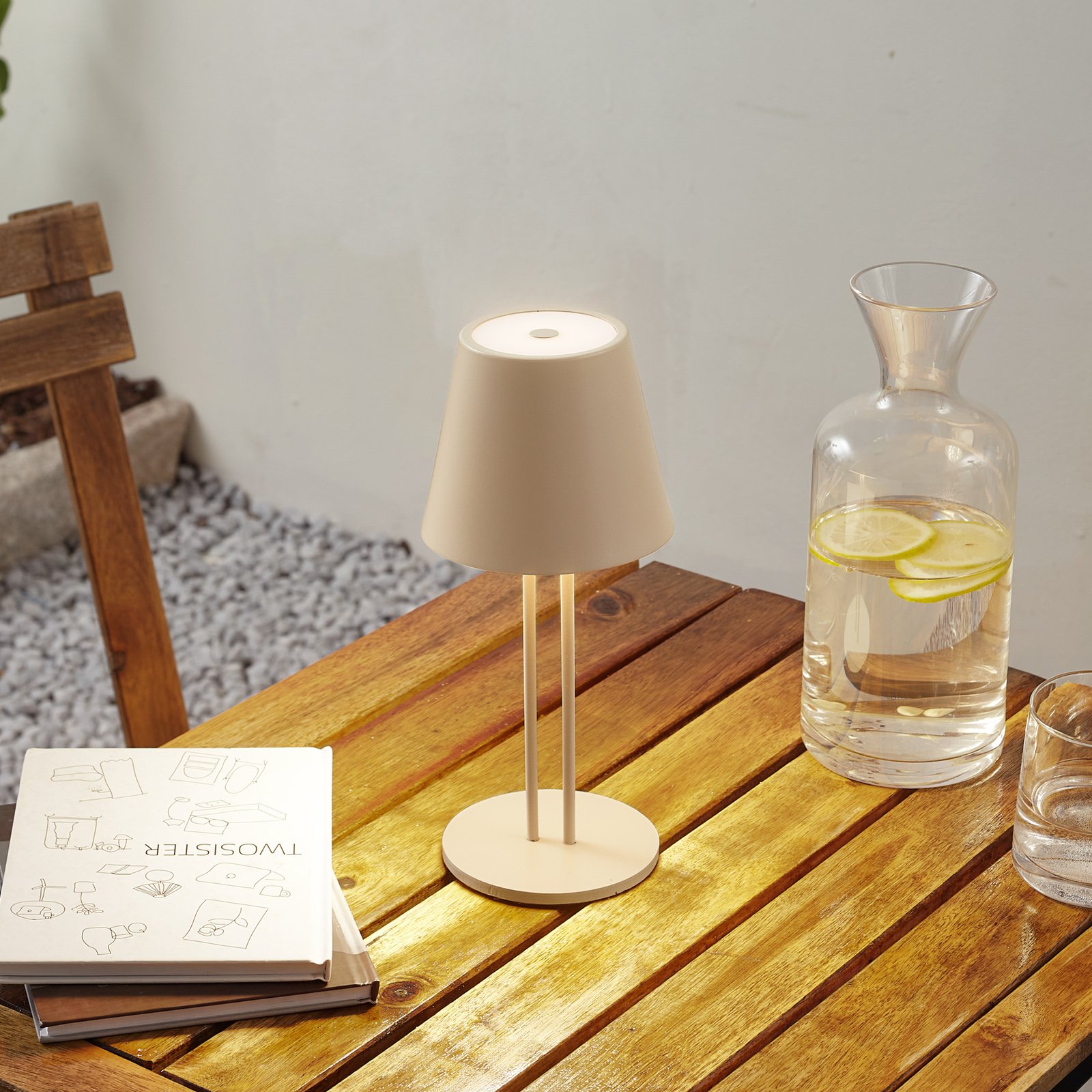 Lindby LED-es újratölthető asztali lámpa Janea, kétlábas, bézs, fém