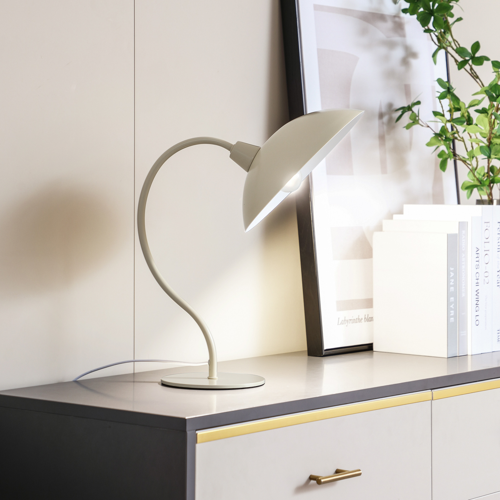 Lucande tafellamp Arvadon, beige, metaal, 42,75 cm hoog