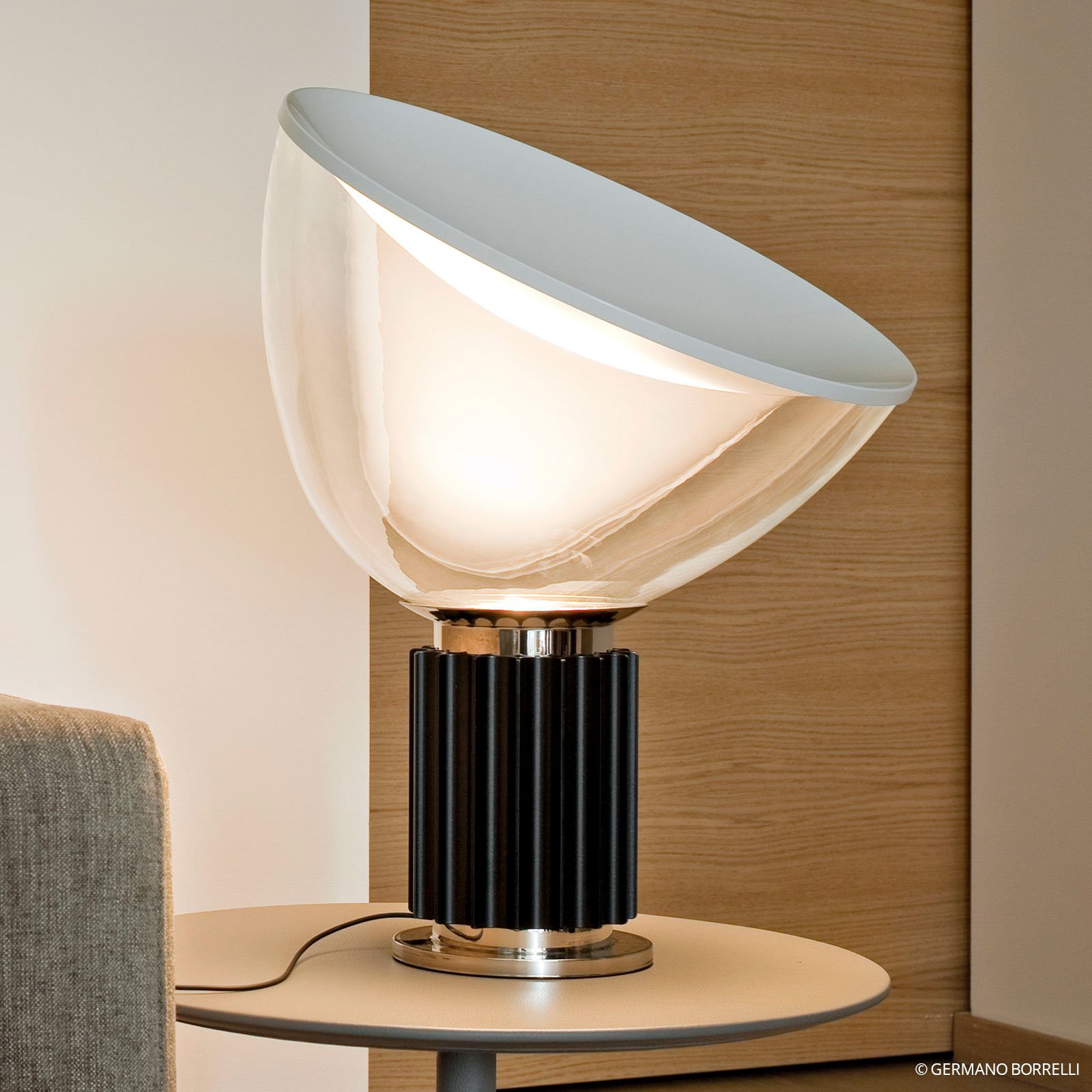FLOS Taccia small - LED stolní lampa, černá