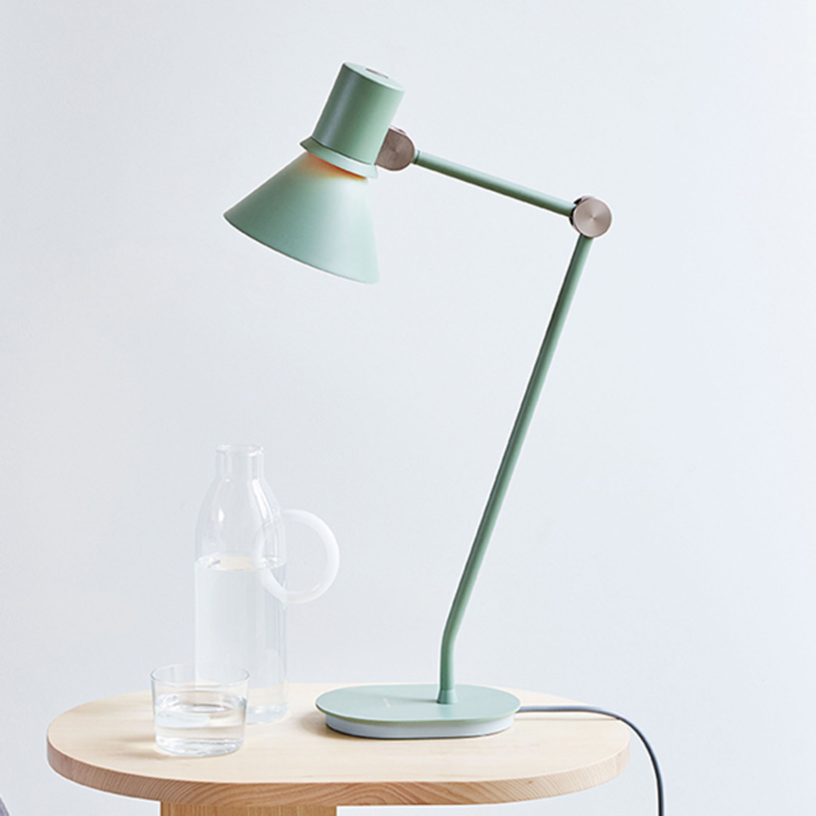 Anglepoise Type 80 stolná lampa pistáciovo-zelená