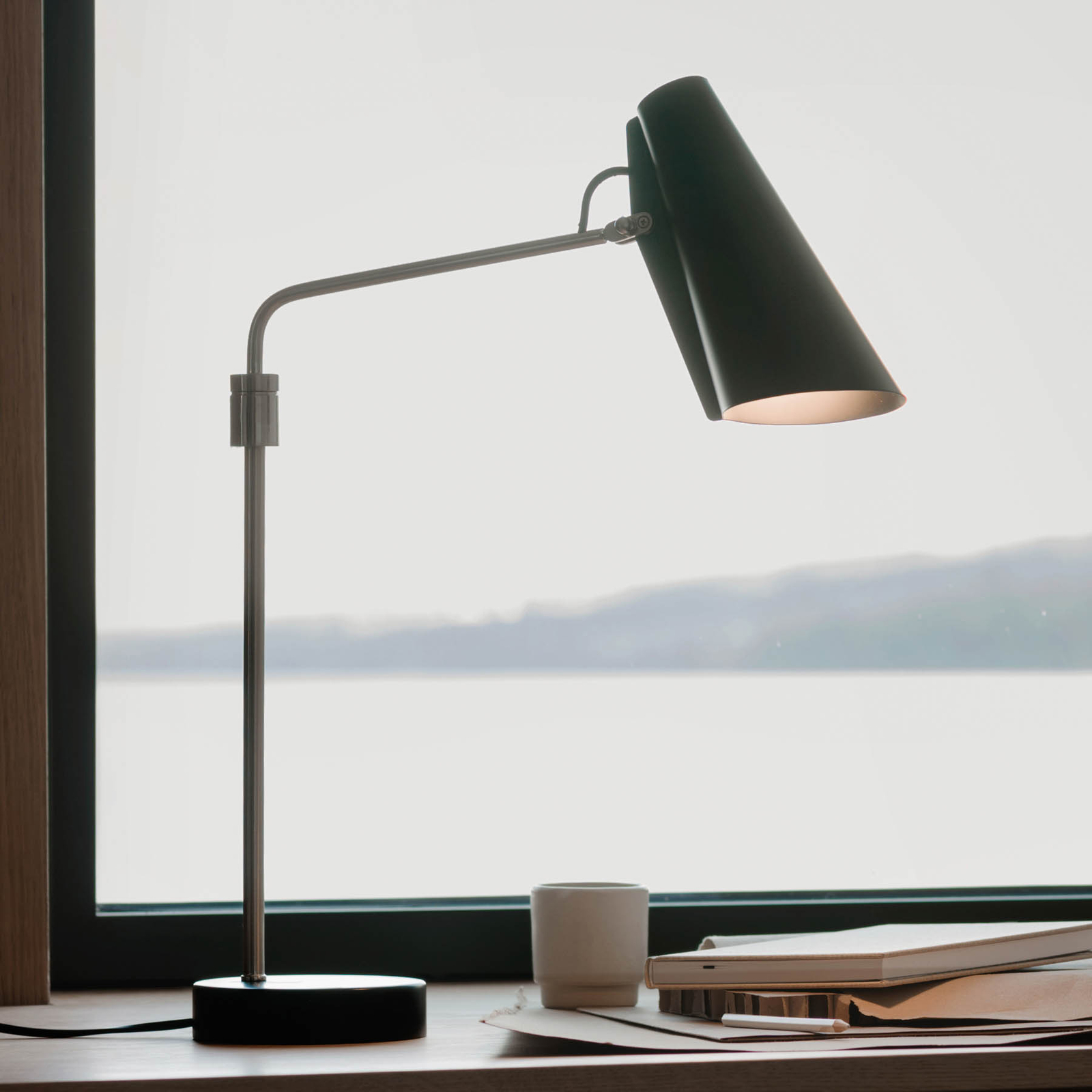 Northern Birdy Swing table lamp