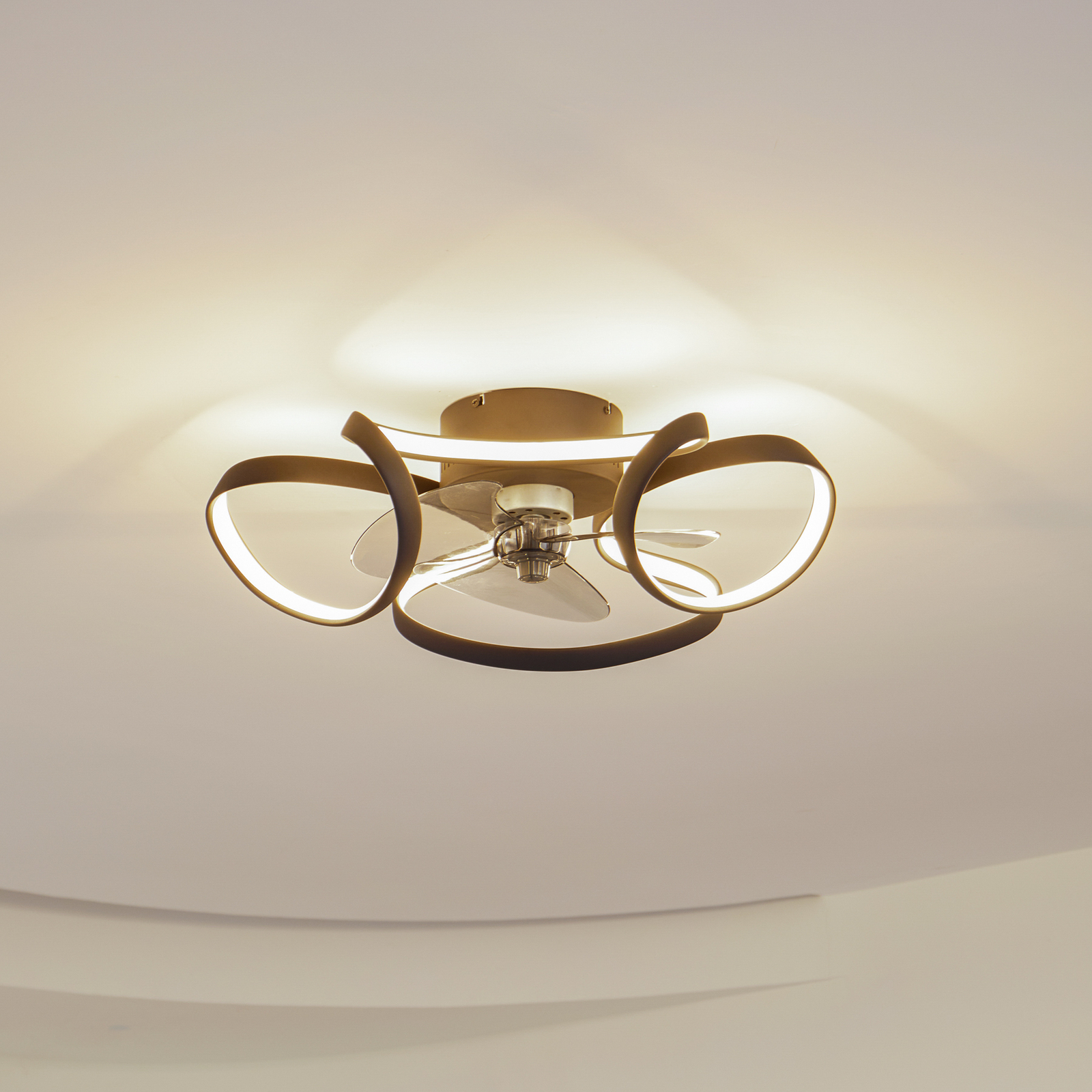 Lindby Ventilatore da soffitto a LED Lomata, nero, silenzioso, Ø 23 cm