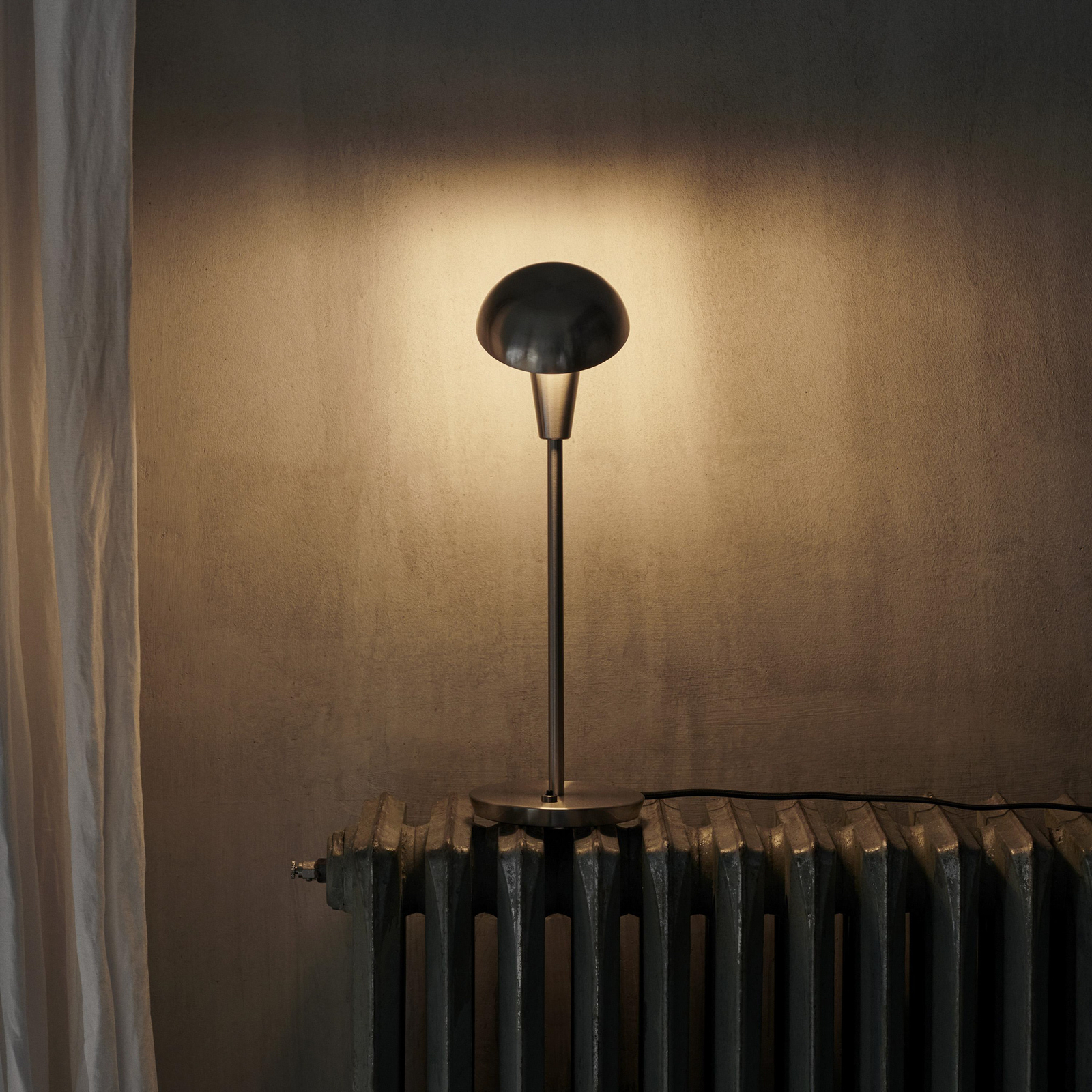 ferm LIVING Tiny tafellamp, nikkel, hoogte 42,2 cm, kantelbaar