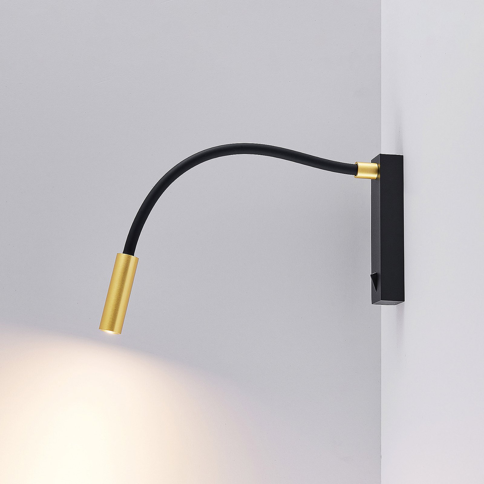 Molto Luce Arok LED wall lamp, black/gold, aluminium