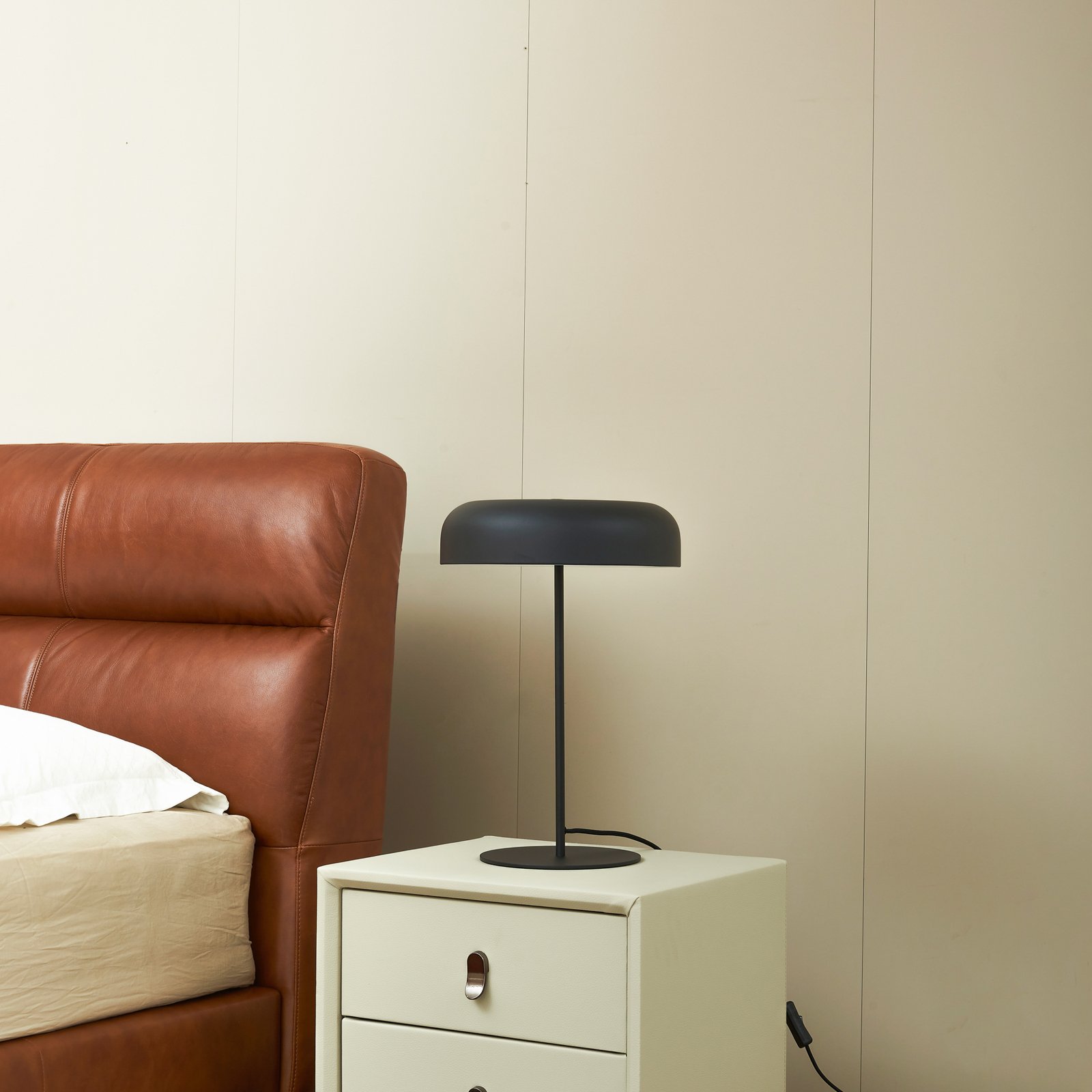 Lindby Edion table lamp, sand black, metal