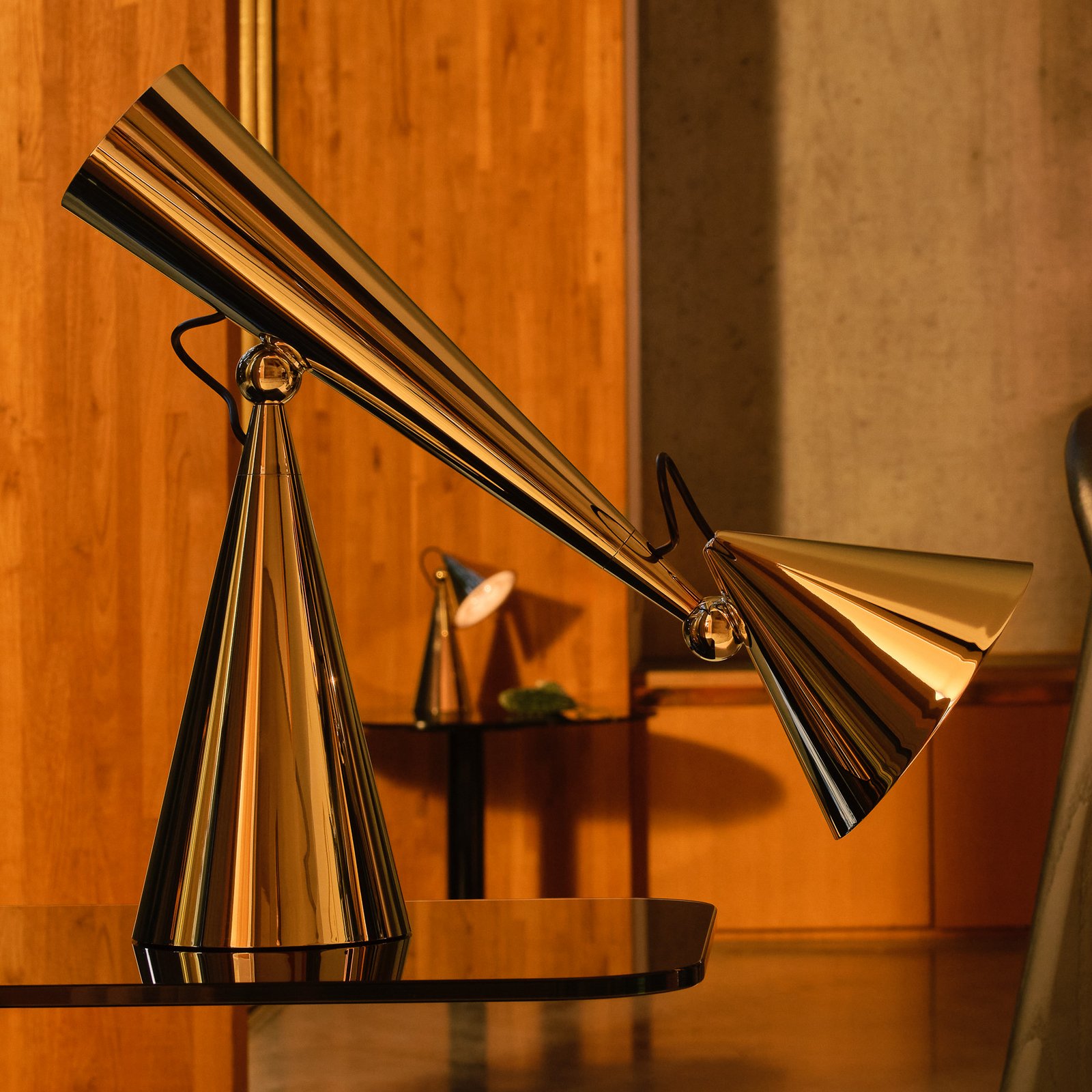 Tom Dixon LED-Tischlampe Pose Task Light, goldfarben, 41 cm