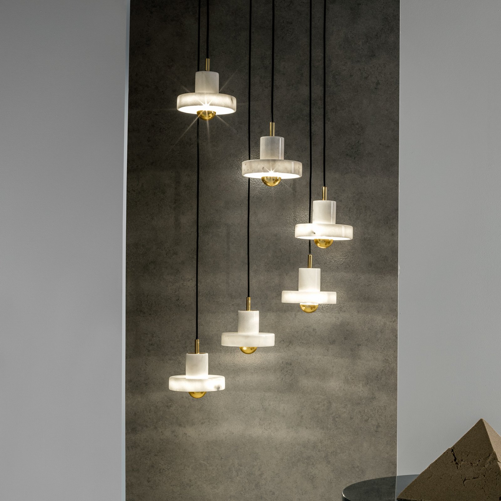 Kamena viseća lampa bijela/zlatna - Tom Dixon