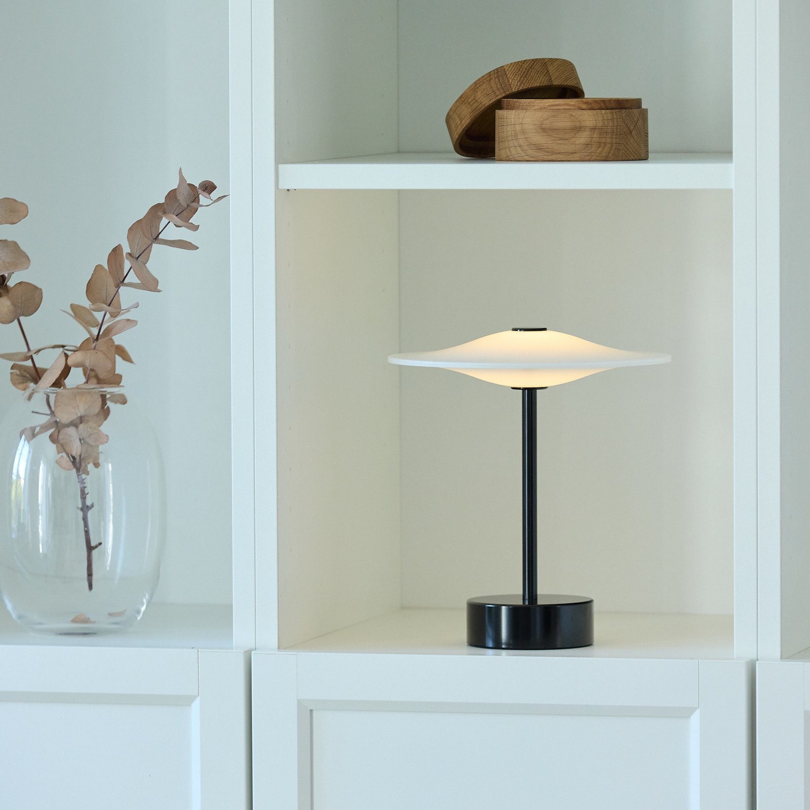 Sinus 22 bærbar LED-bordlampe, svart, IP44 – Piet Hein Sinus 22 bærbar LED-bordlampe, svart, IP44 – Piet Hein