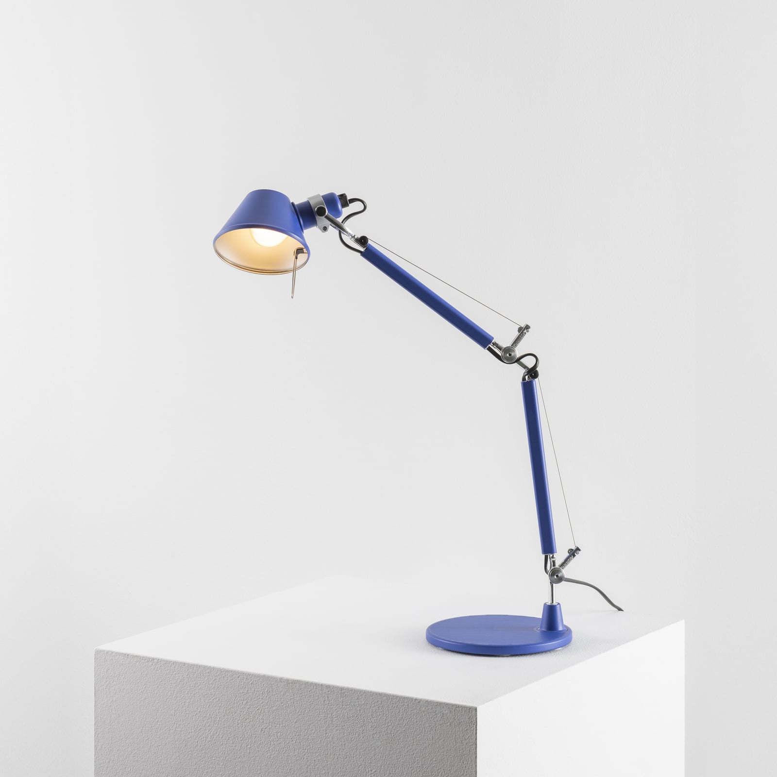 Artemide Tischleuchte Tolomeo Micro, blau, Höhe 73 cm Artemide Tischleuchte Tolomeo Micro, blau, Höhe 73 cm