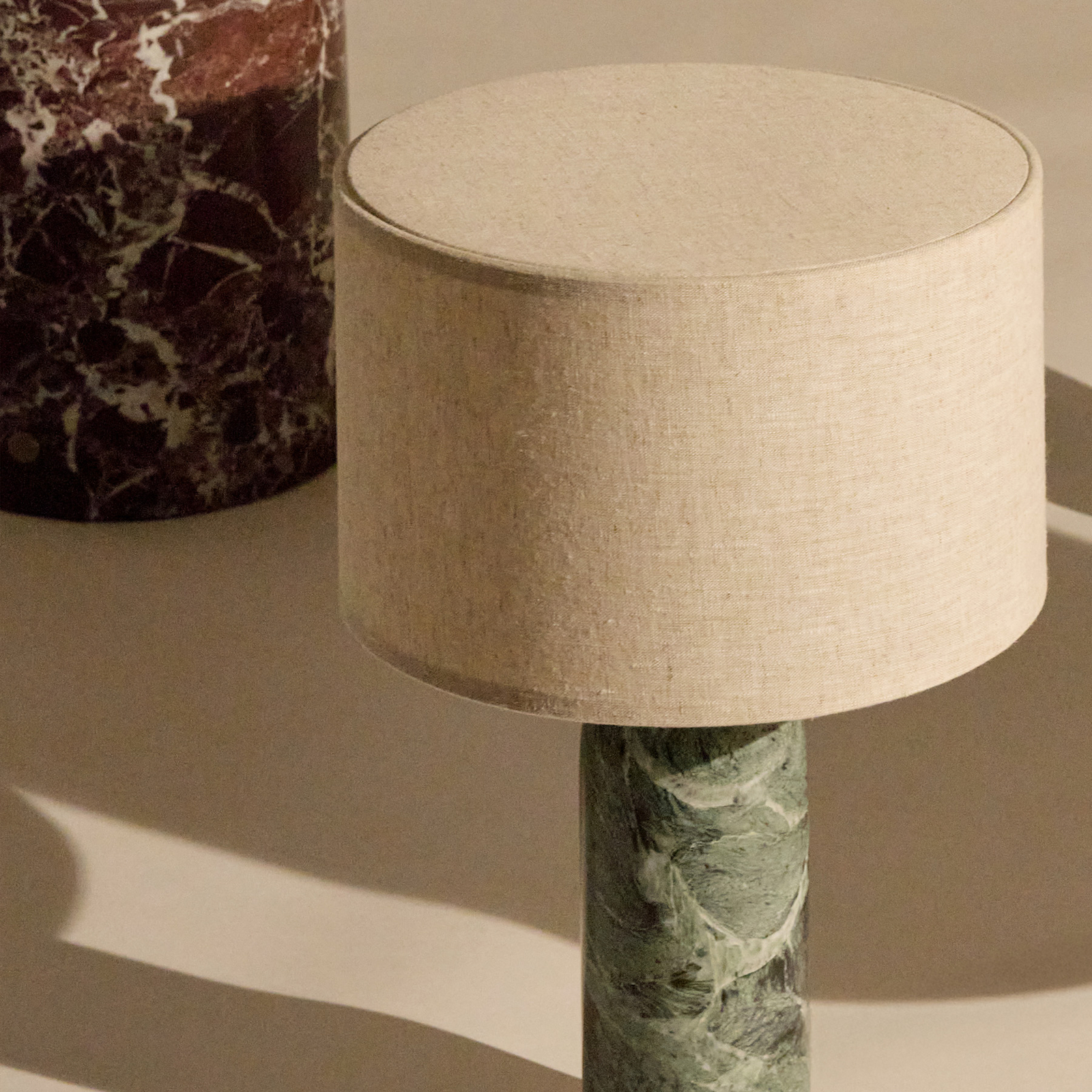 Lampe à poser Gubi Gravity Small, marbre vert, toile crème