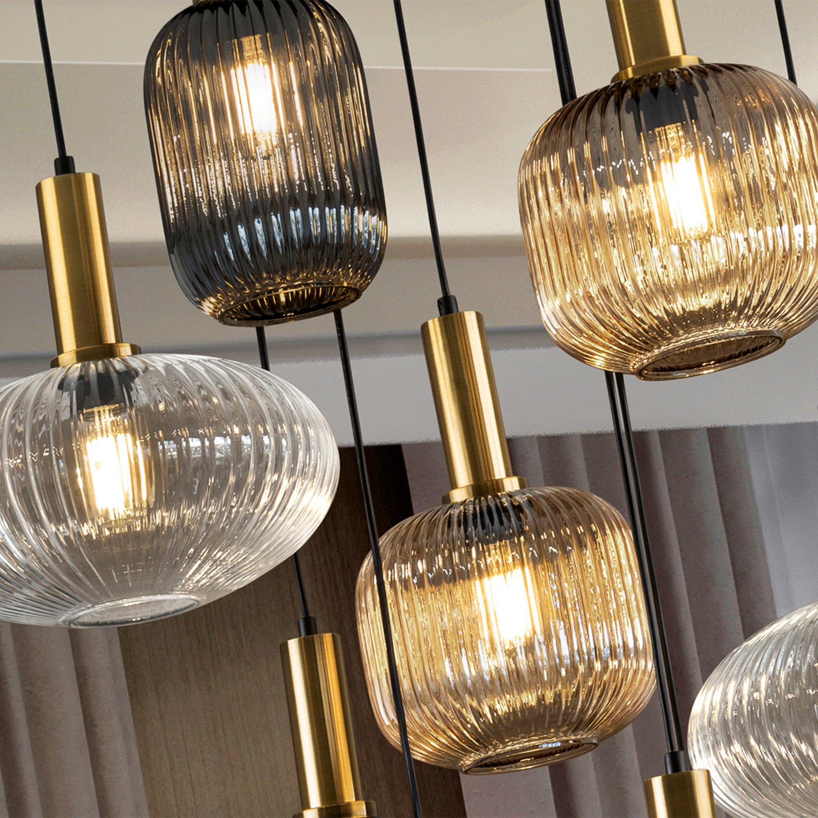 Piekaramā lampa Norma, aptumšota, 9 gaismas, tālvadības pults, melna/masaina