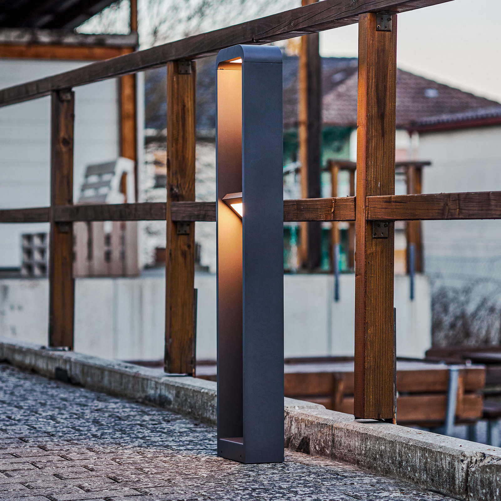 Lindby Darko LED-gatelampe av aluminium 100 cm