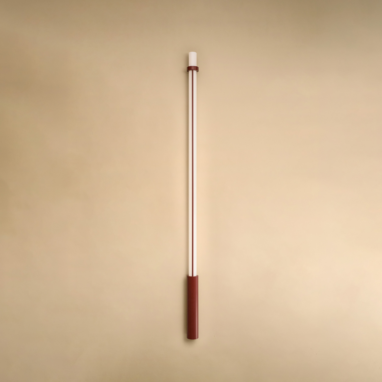 Applique murale LED « In Fine », rouge, hauteur 160 cm, IP65 - DCW Applique murale LED « In Fine », rouge, hauteur 160 cm, IP65 - DCW