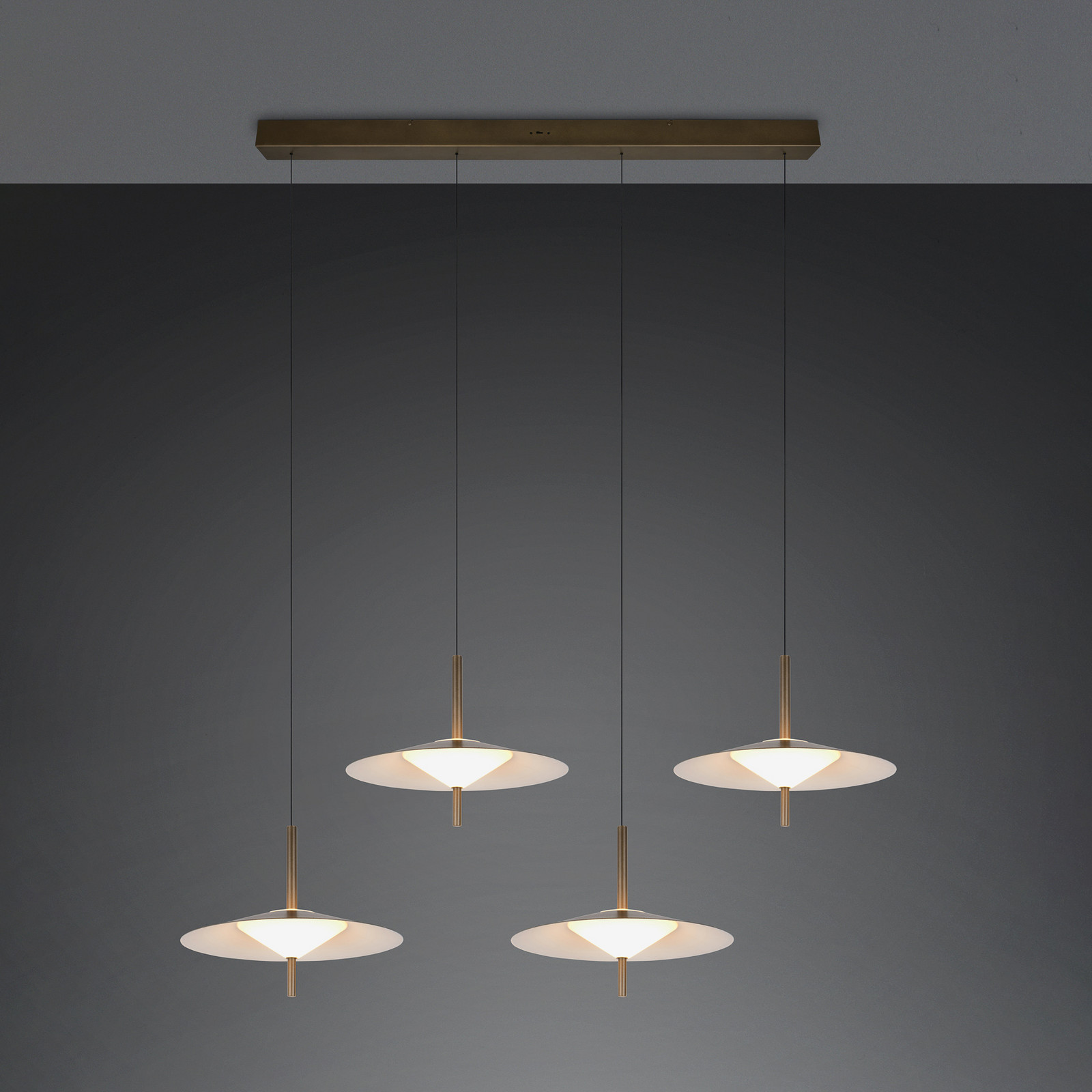Trio Lighting LED висяща лампа Amalo в платинен цвят, дължина 146 см, CCT, 4-лампова