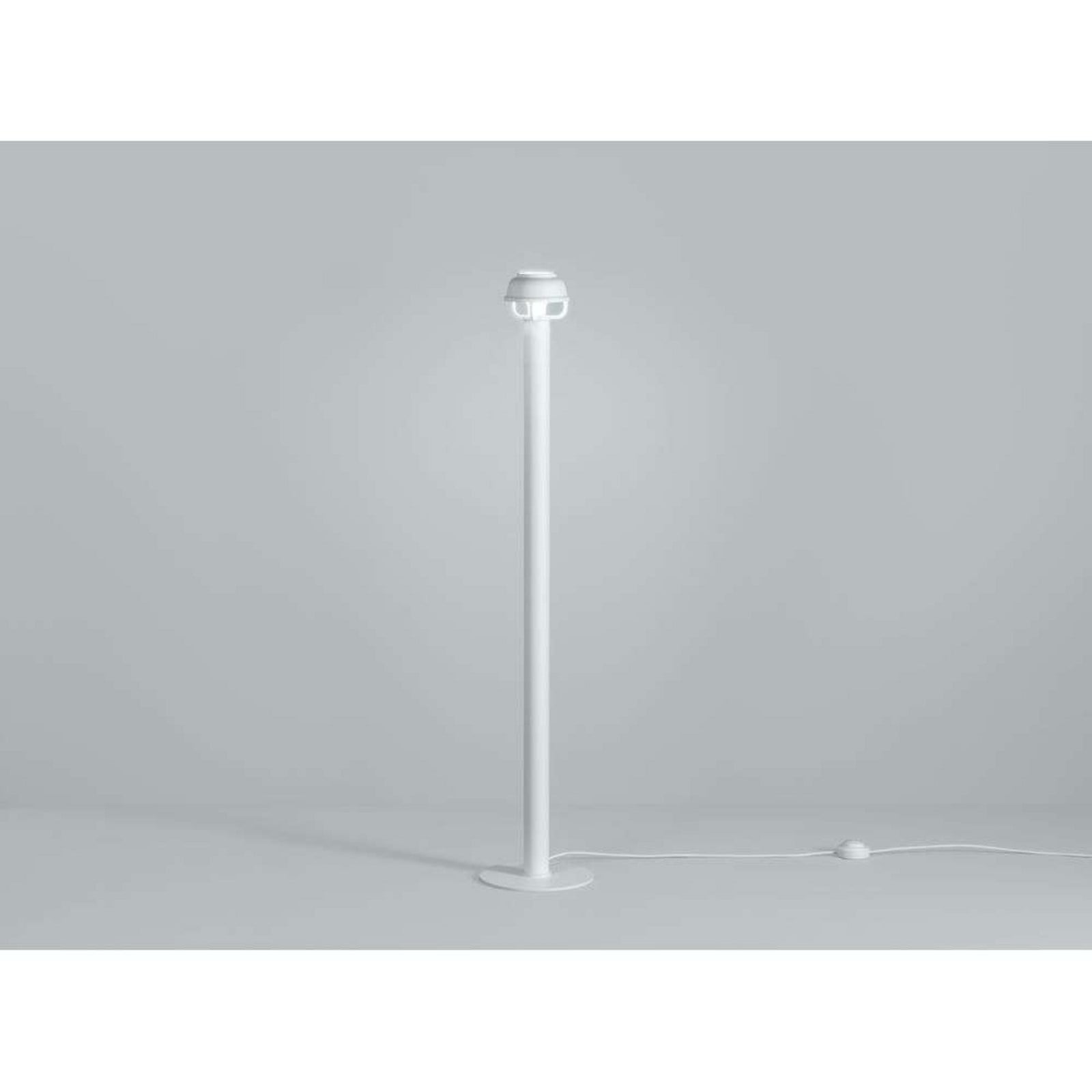 Kori Golvlampa White Artek - Vardagsrum - Aluminium