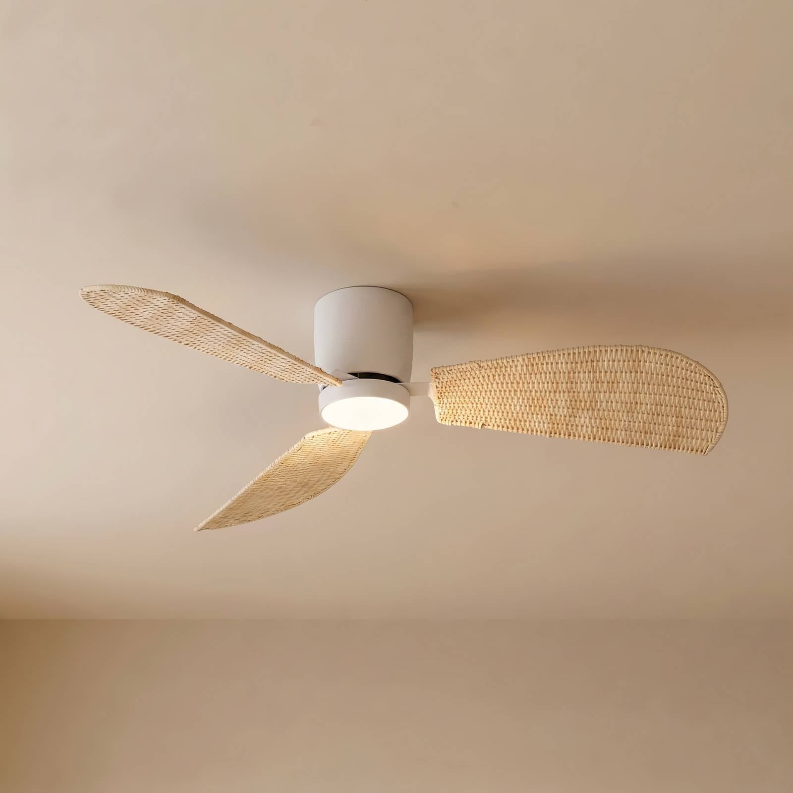 Wentylator sufitowy LED Lucande Faipari, biały/rattan, DC, 132 cm