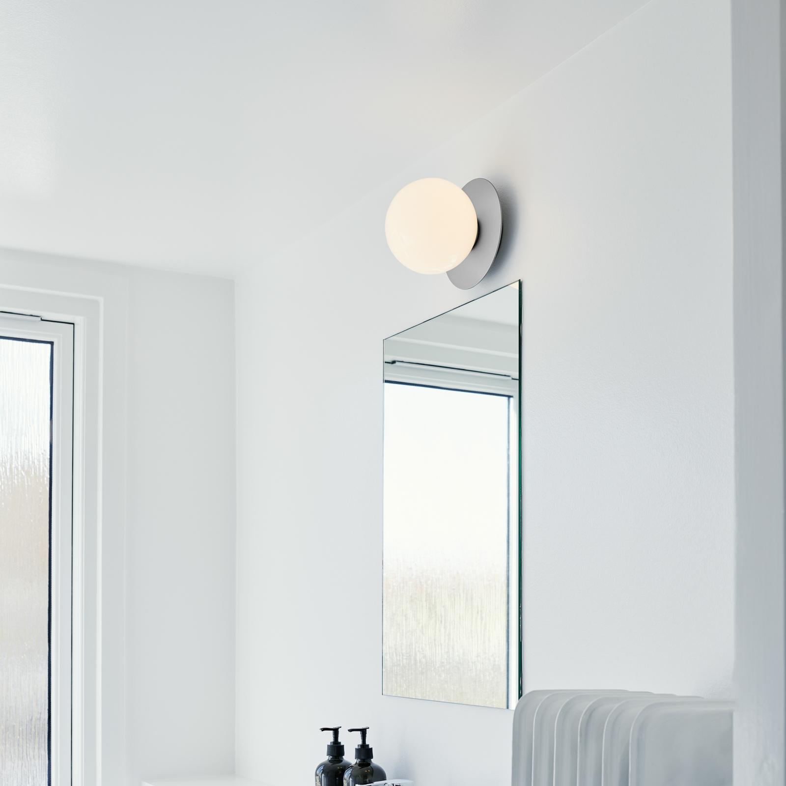 Liila 1 Wall/Ceiling Lamp IP44 Medium Light Silver/Opal White - Nuura