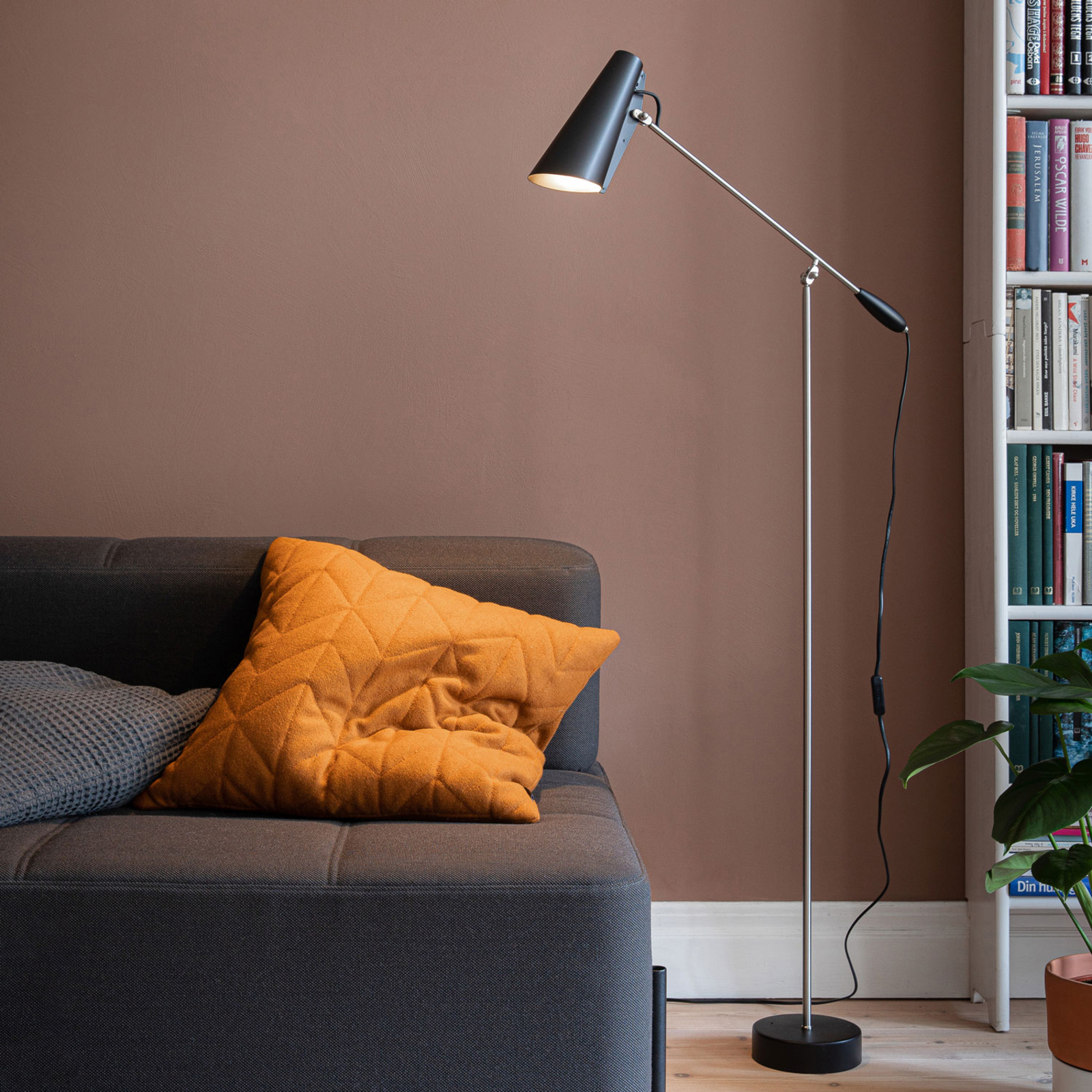 Northern Birdy - floor lamp in black and steel