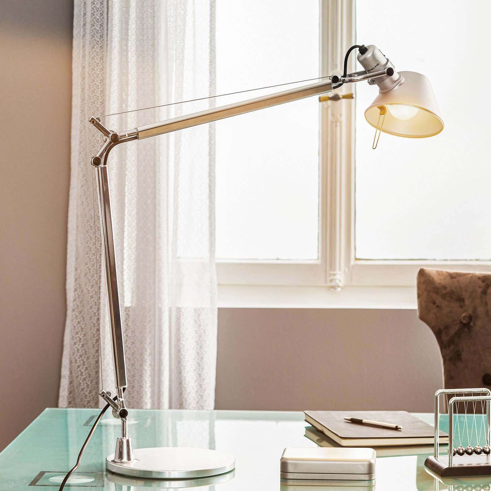 Clásica lámpara de mesa de diseño Tolomeo Tavolo
