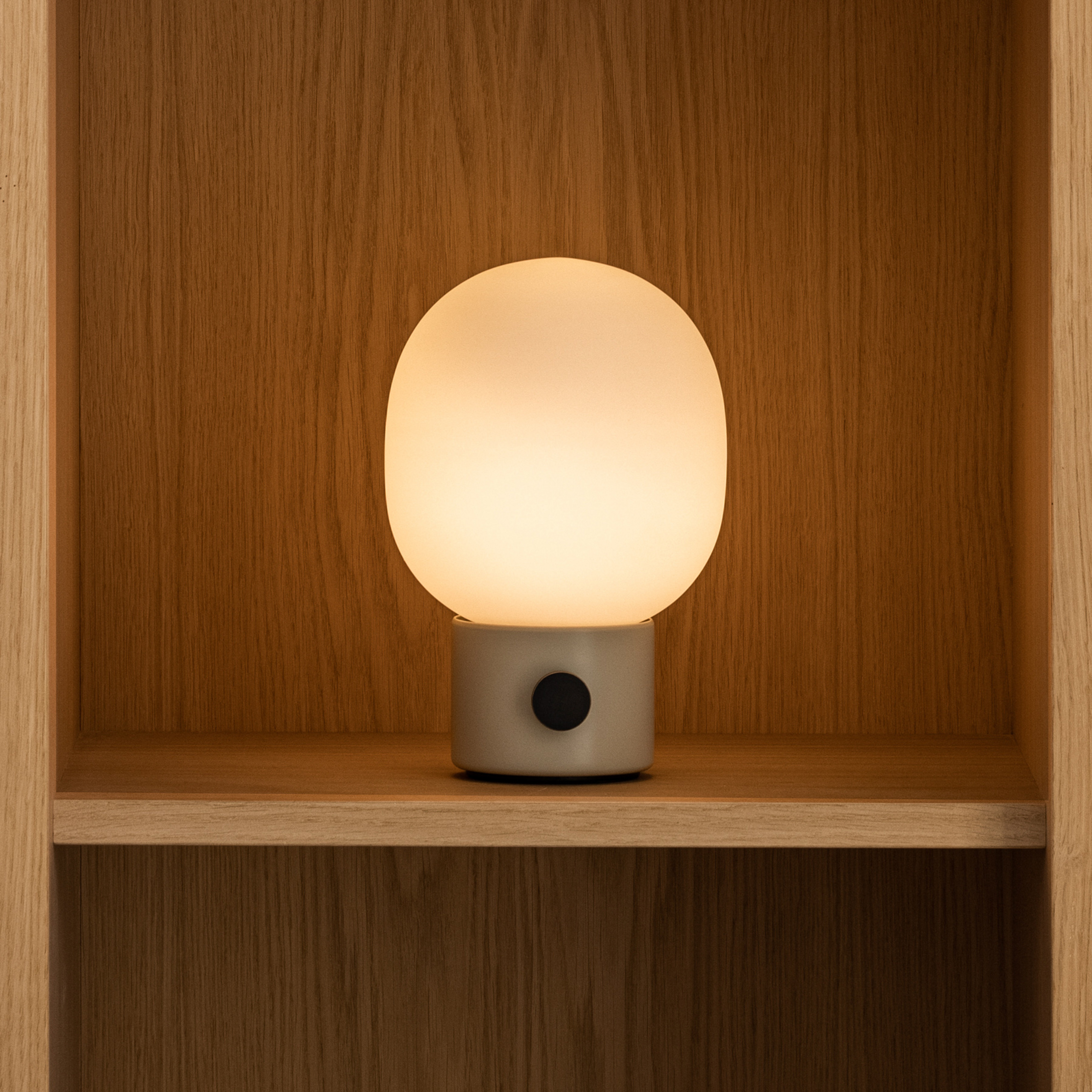 Nabíjateľná stolová lampa Audo JWDA, alabaster