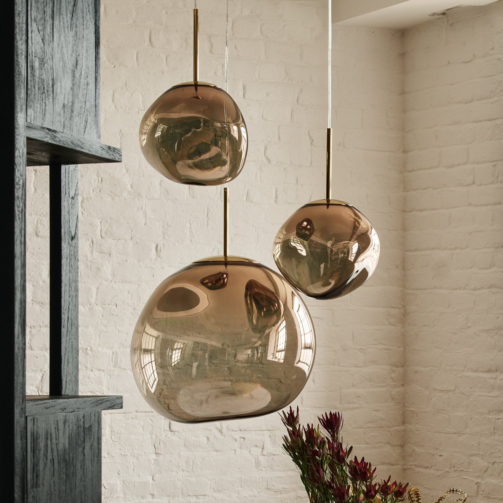 Lámpara colgante Melt de Tom Dixon, Ø 28 cm, color bronce, portalámparas Lámpara colgante Melt de Tom Dixon, Ø 28 cm, color bronce, portalámparas