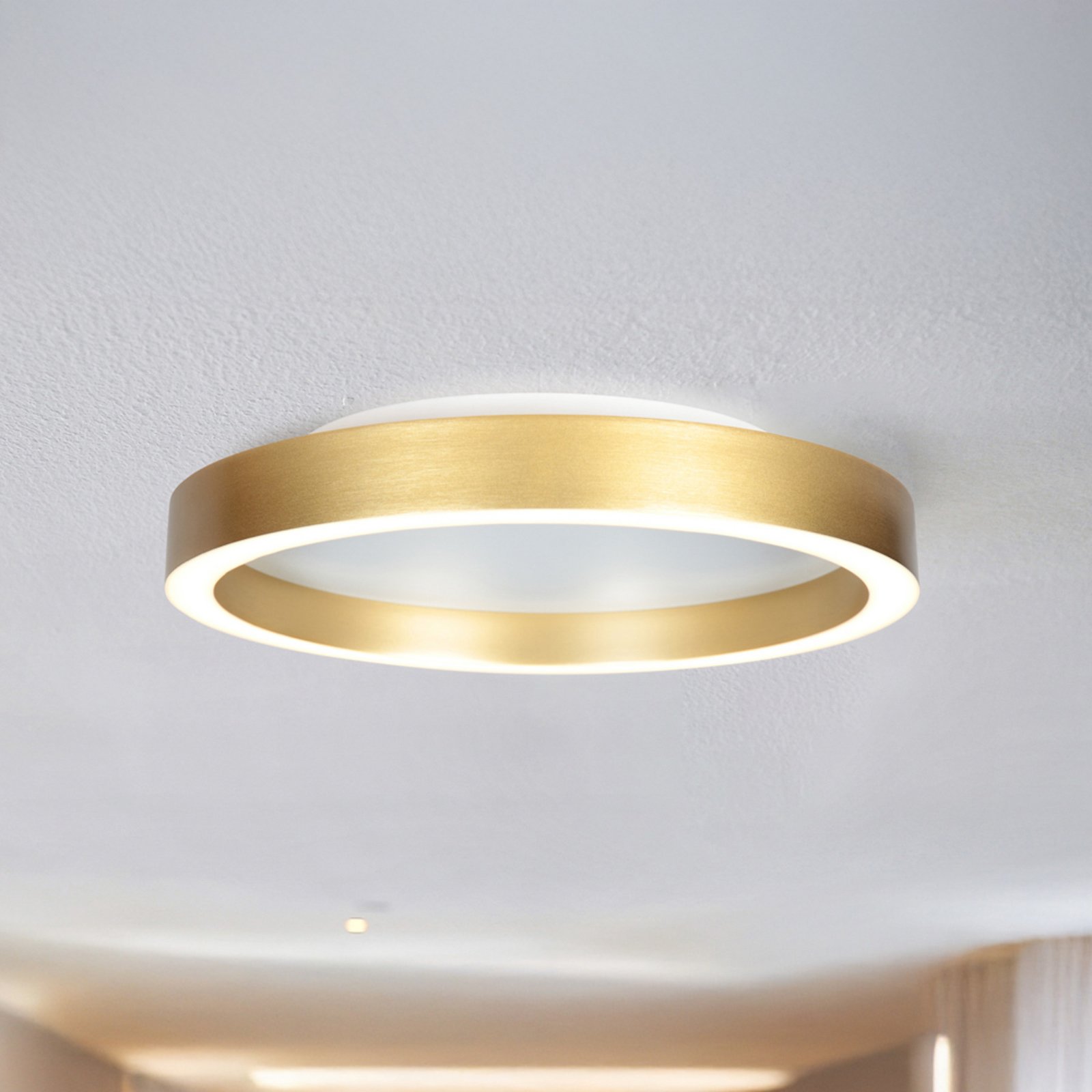 LED-taklampe Ringlux gullfarget, Ø 40 cm, metall, 2700 K