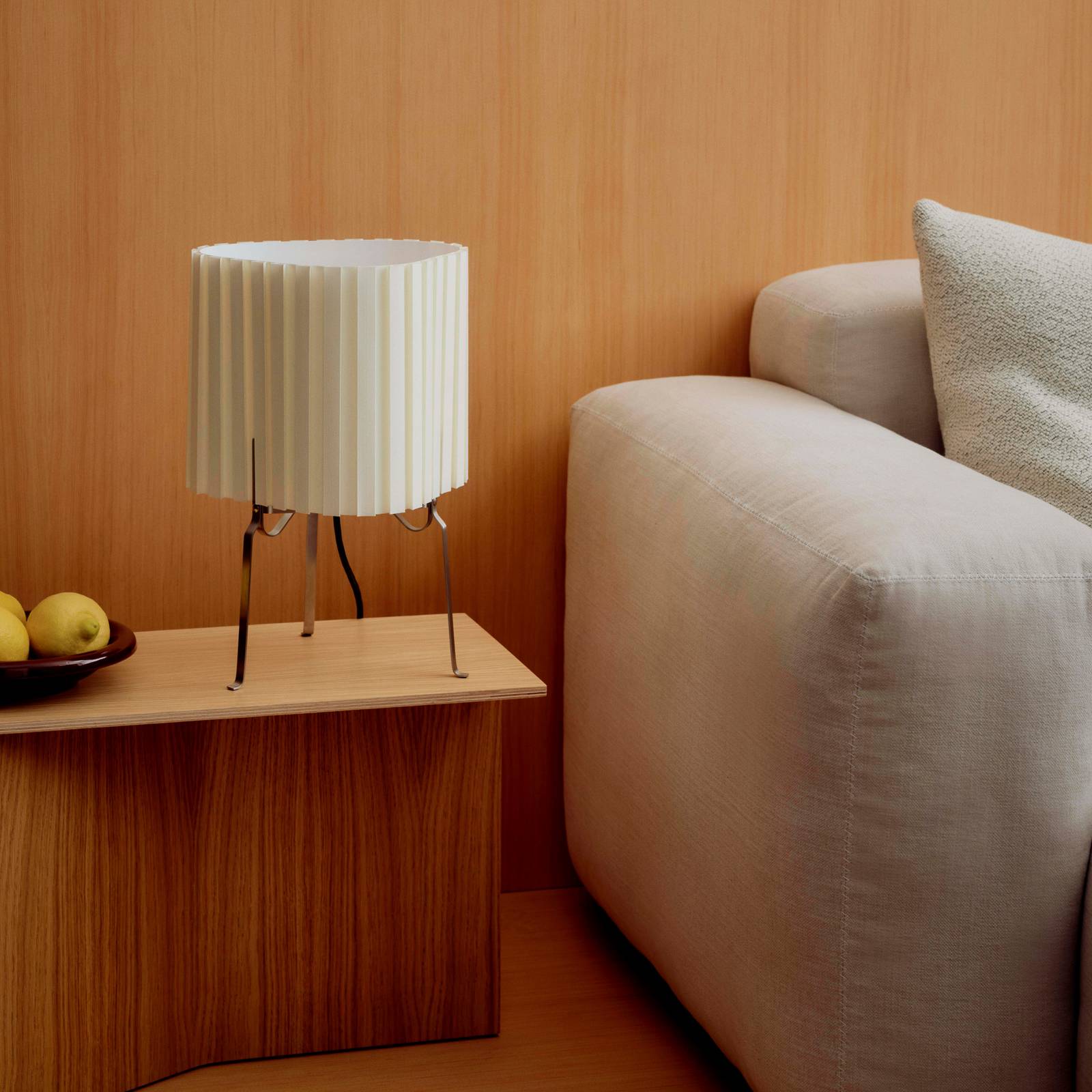 Lampa stołowa HAY Canelé, biała, wysokość 37 cm, E14, materiał