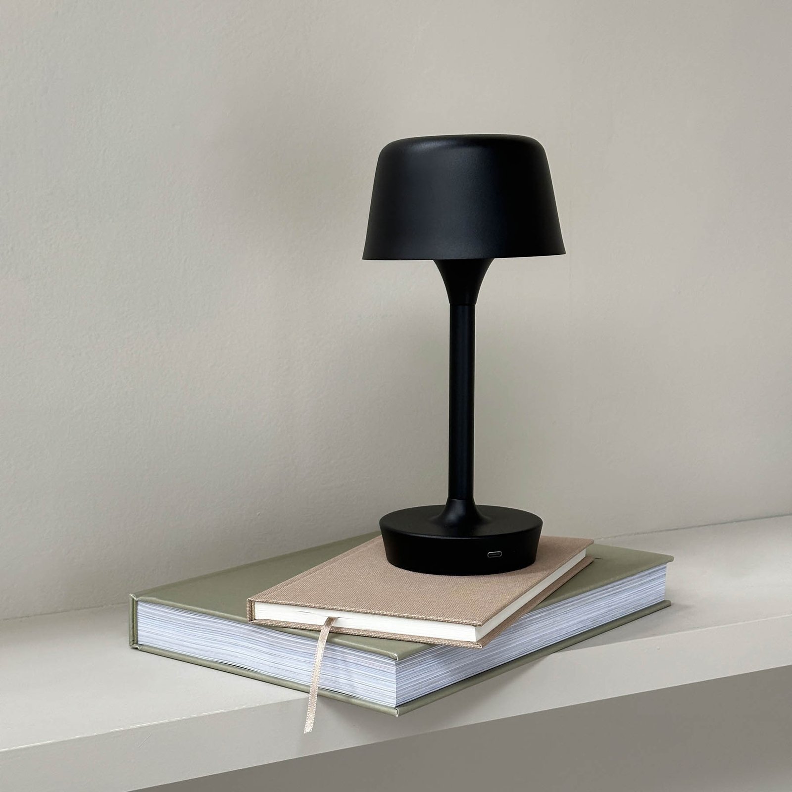 Dyberg Larsen LED table lamp Flow, black, height 25 cm