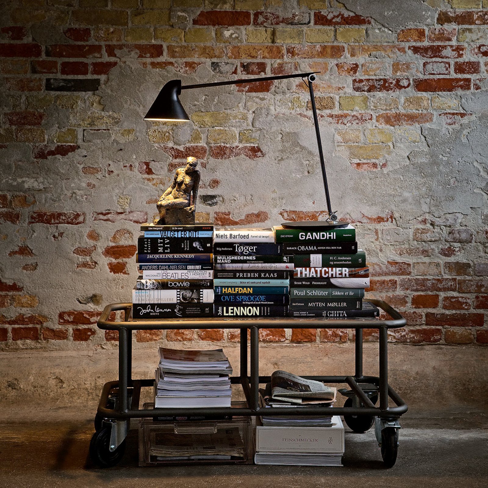 NJP Bordslampa m/Fot 2700K Svart - Louis Poulsen