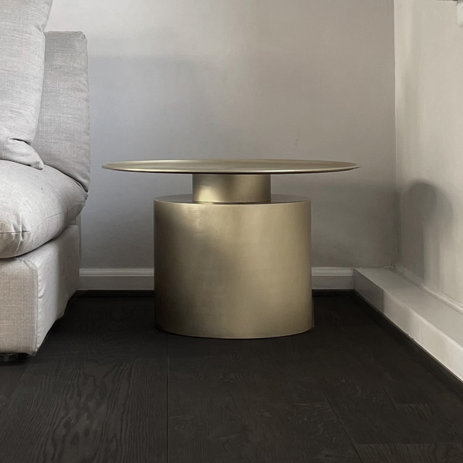 Stolik pomocniczy Pillar, mosiądz, 41 cm, żelazo – 101 Copenhagen