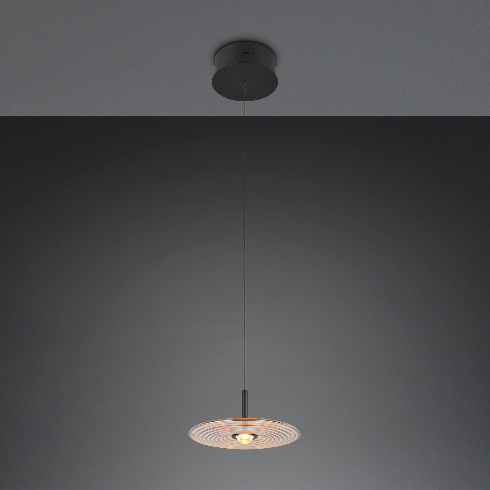 Trio Lighting LED висяща лампа „Sirena“, черно/кехлибарено, Ø 20 см, стъкло, CCT