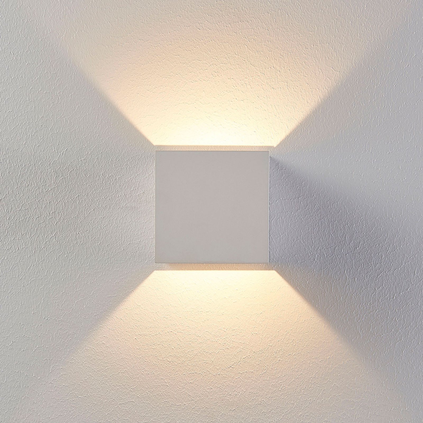 Weiße LED-Wandleuchte Esma in Würfelform