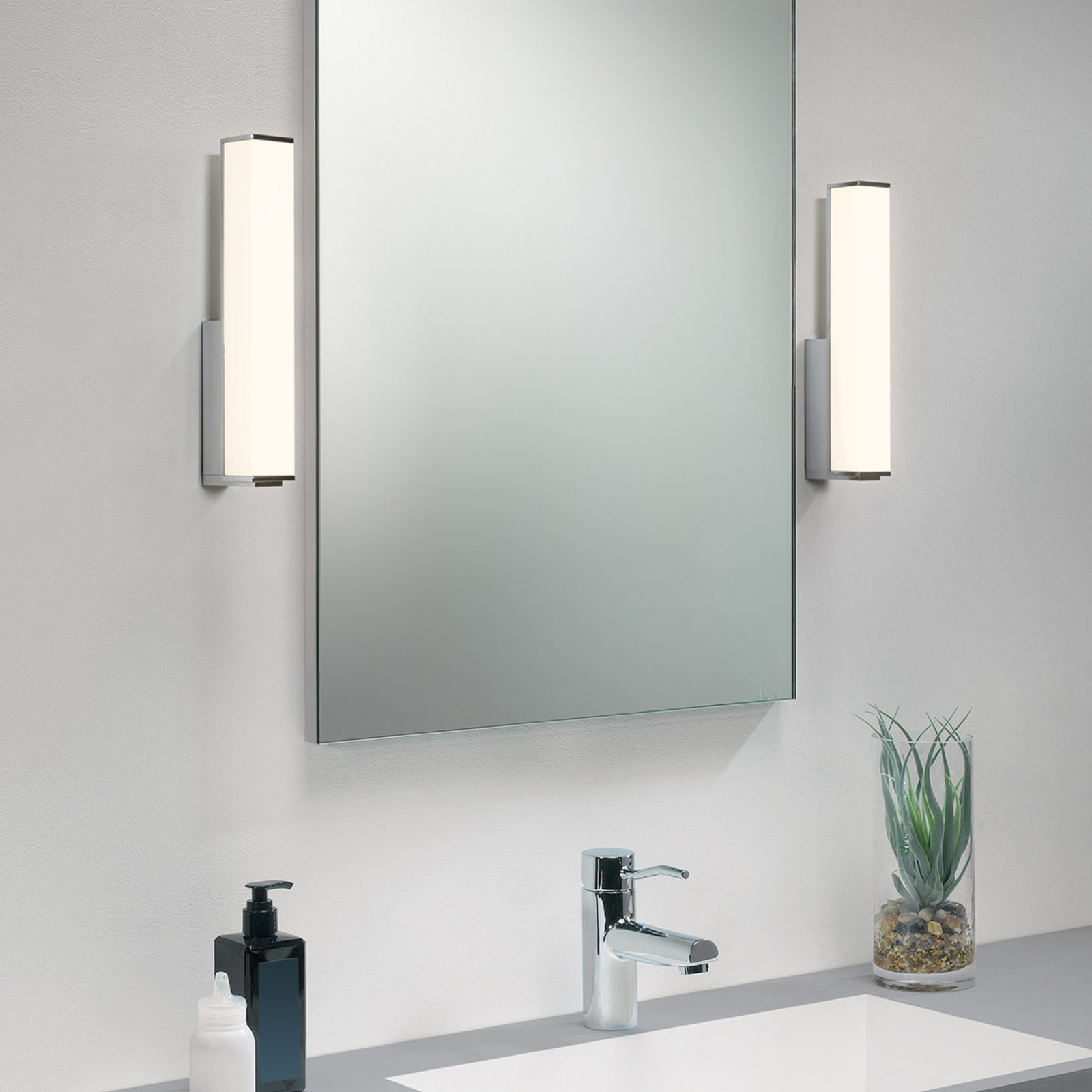 Compra Lámpara de espejo LED Karla para cuarto de baño | Lampara.es