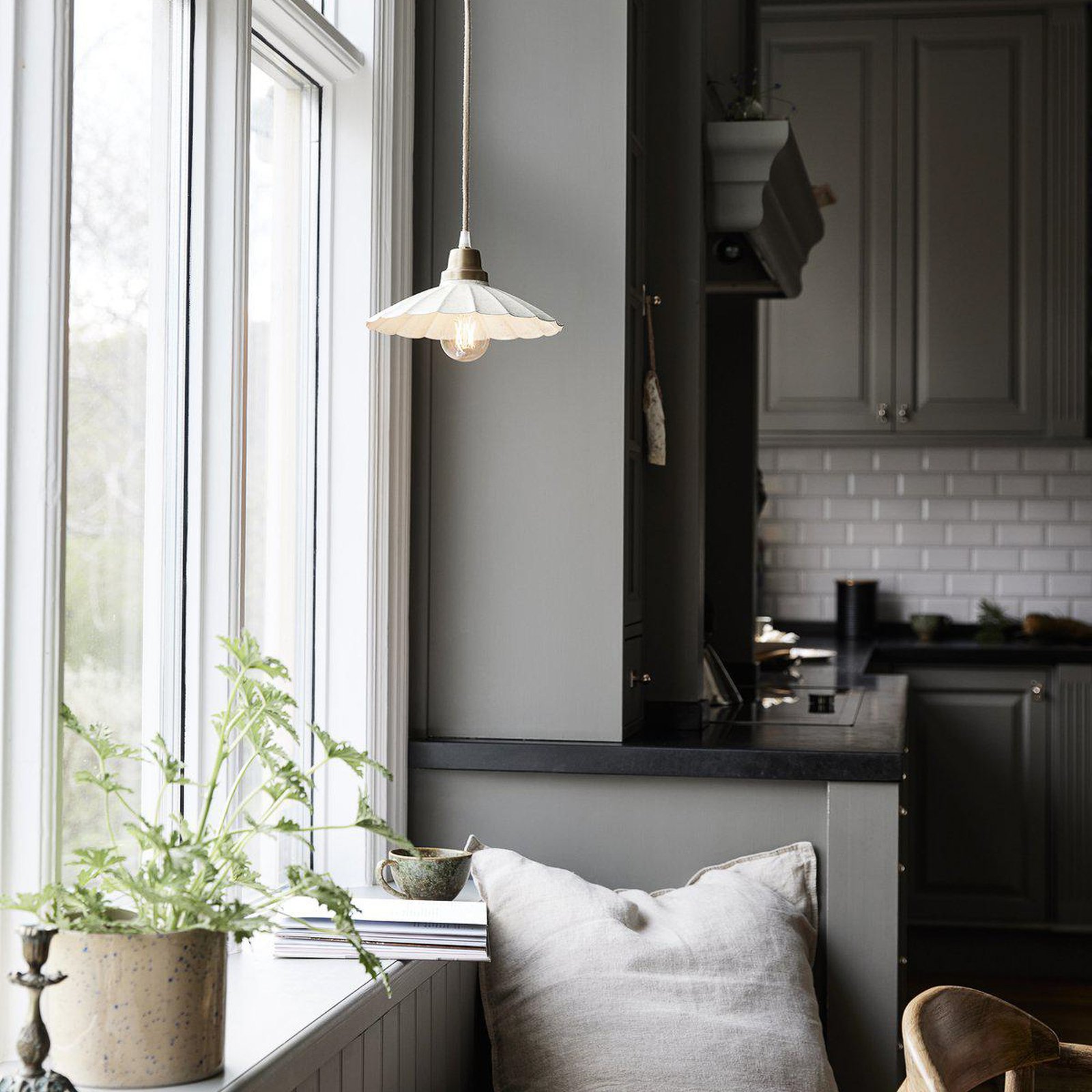 PR Home pendant light Ester, offwhite, Ø 24 cm, iron plug