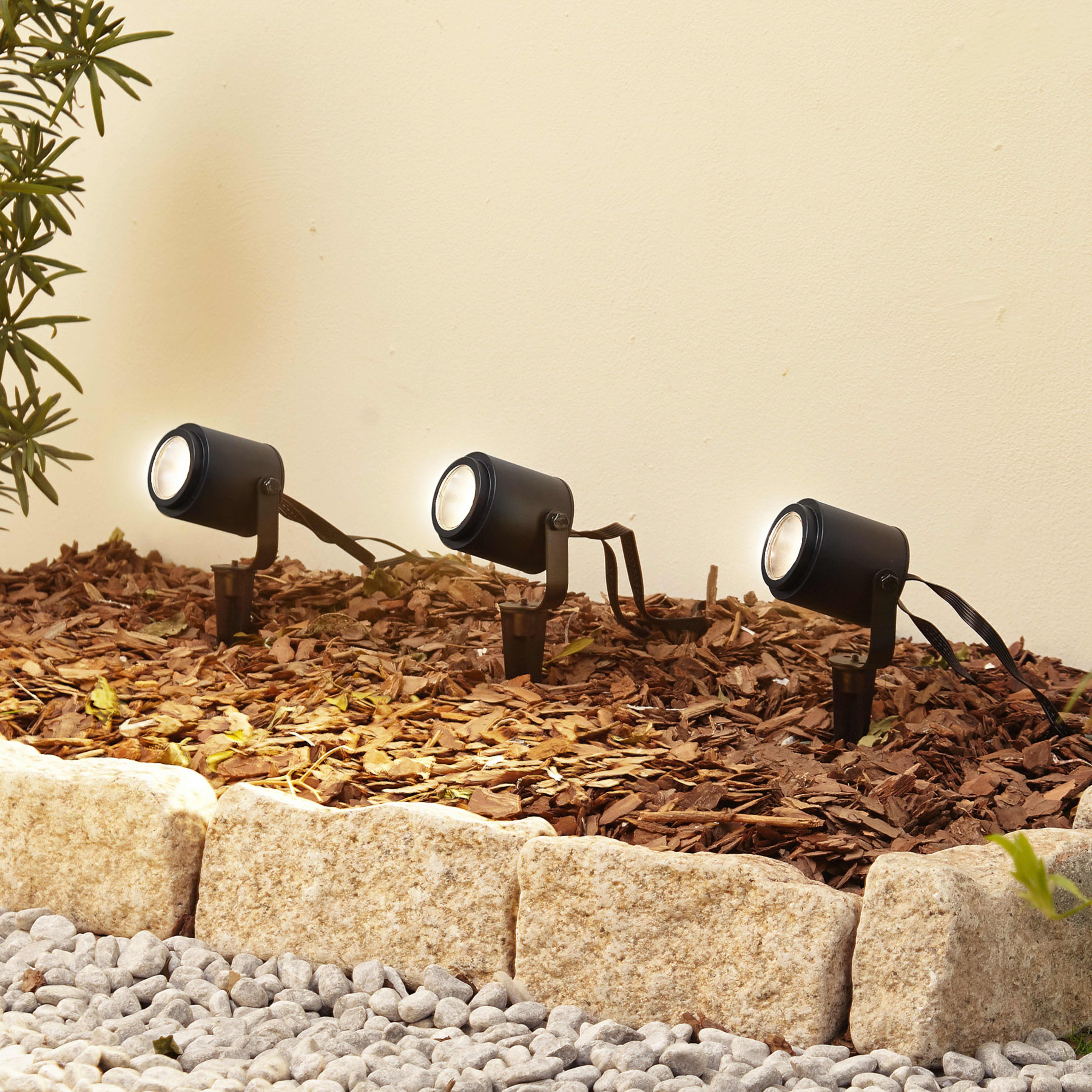 Lindby Smart LED utendørs spotlight Nymo, CCT, RGB, Tuya, sett med 3 stk
