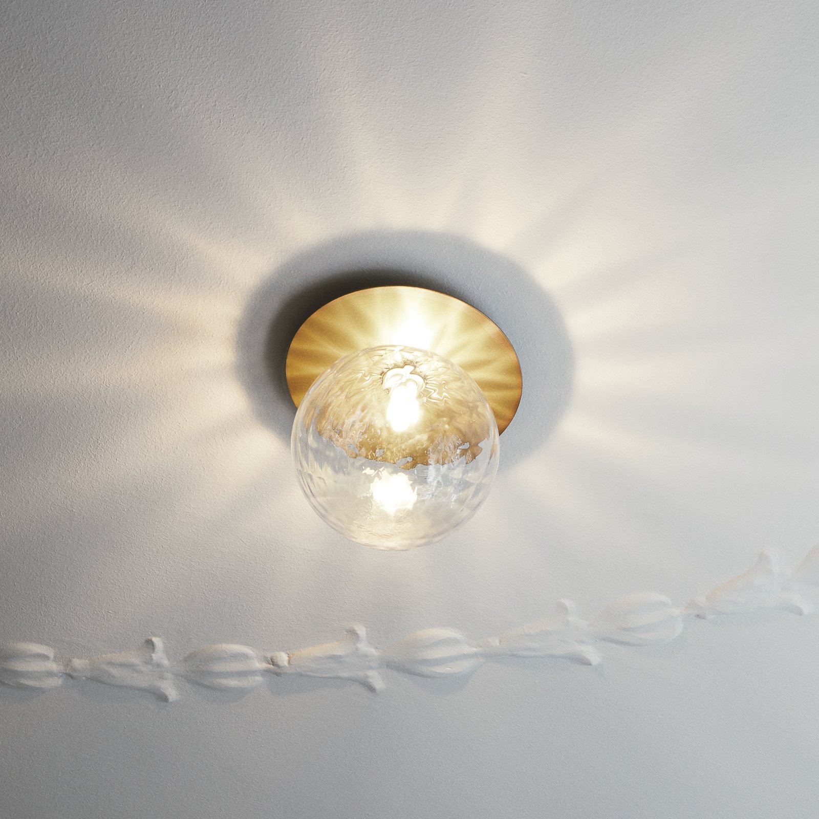 Nuura Liila 1 Large wall light 1-bulb gold/clear