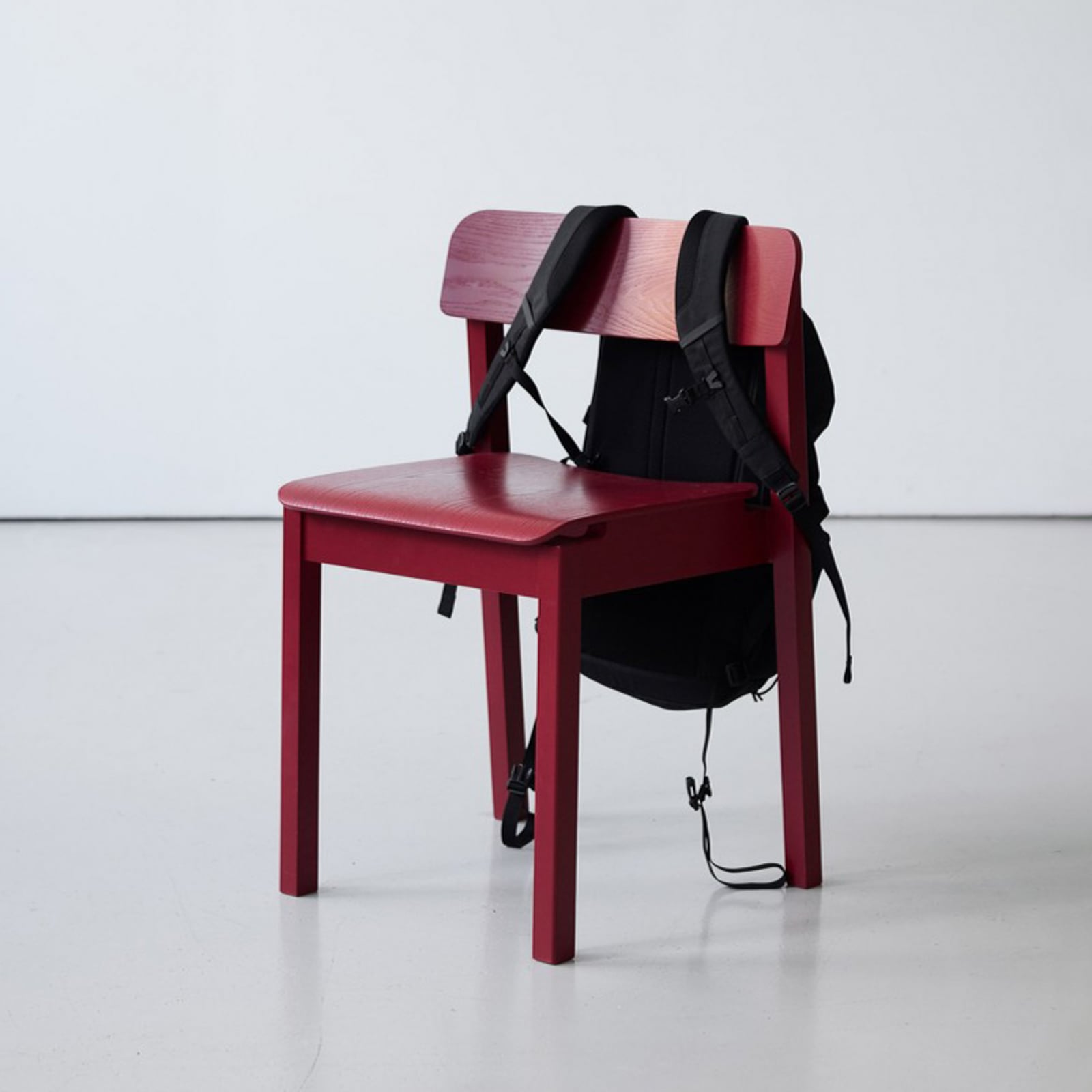 EVERYDAY-stol, purpurrød, høyde 75 cm, eik – Moebe EVERYDAY-stol, purpurrød, høyde 75 cm, eik – Moebe