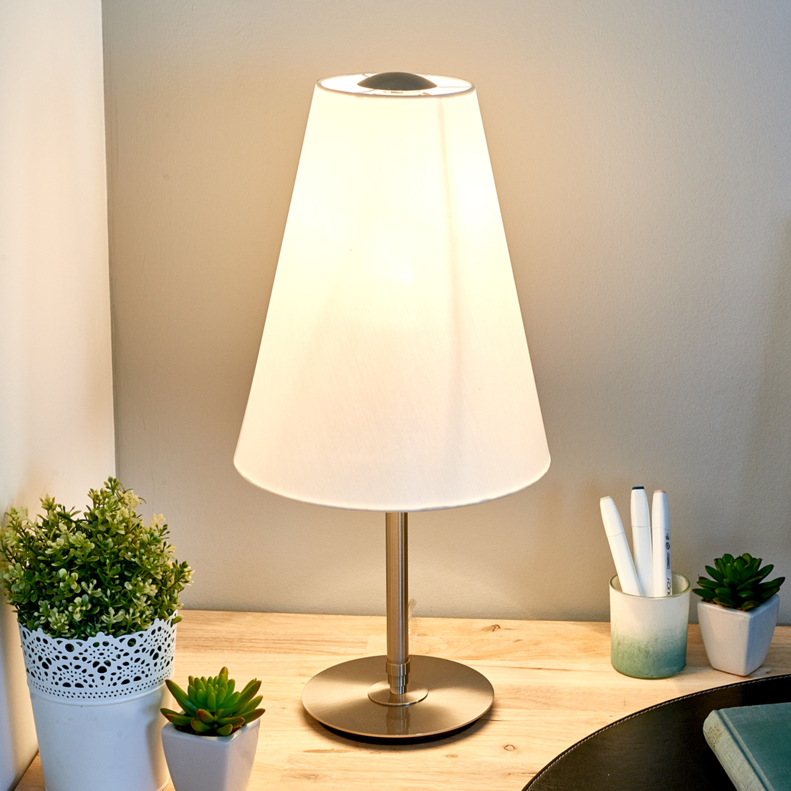 Lámpara de mesa Clemo, 60 cm, níquel cepillado