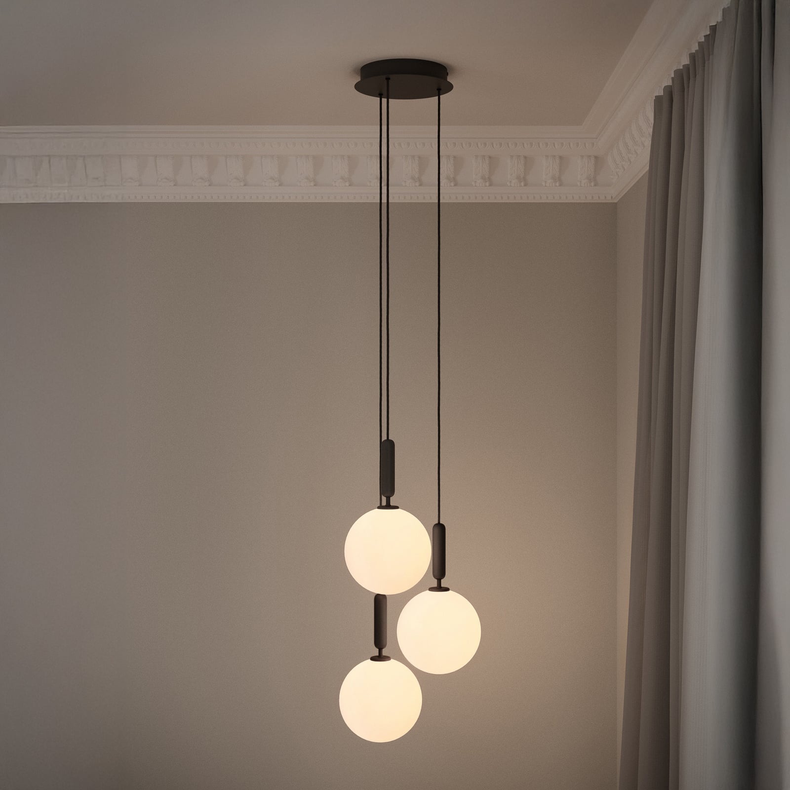 Nuura lestenec Miira 3, siva/opalen, Ø 37 cm, 3-svetilna.