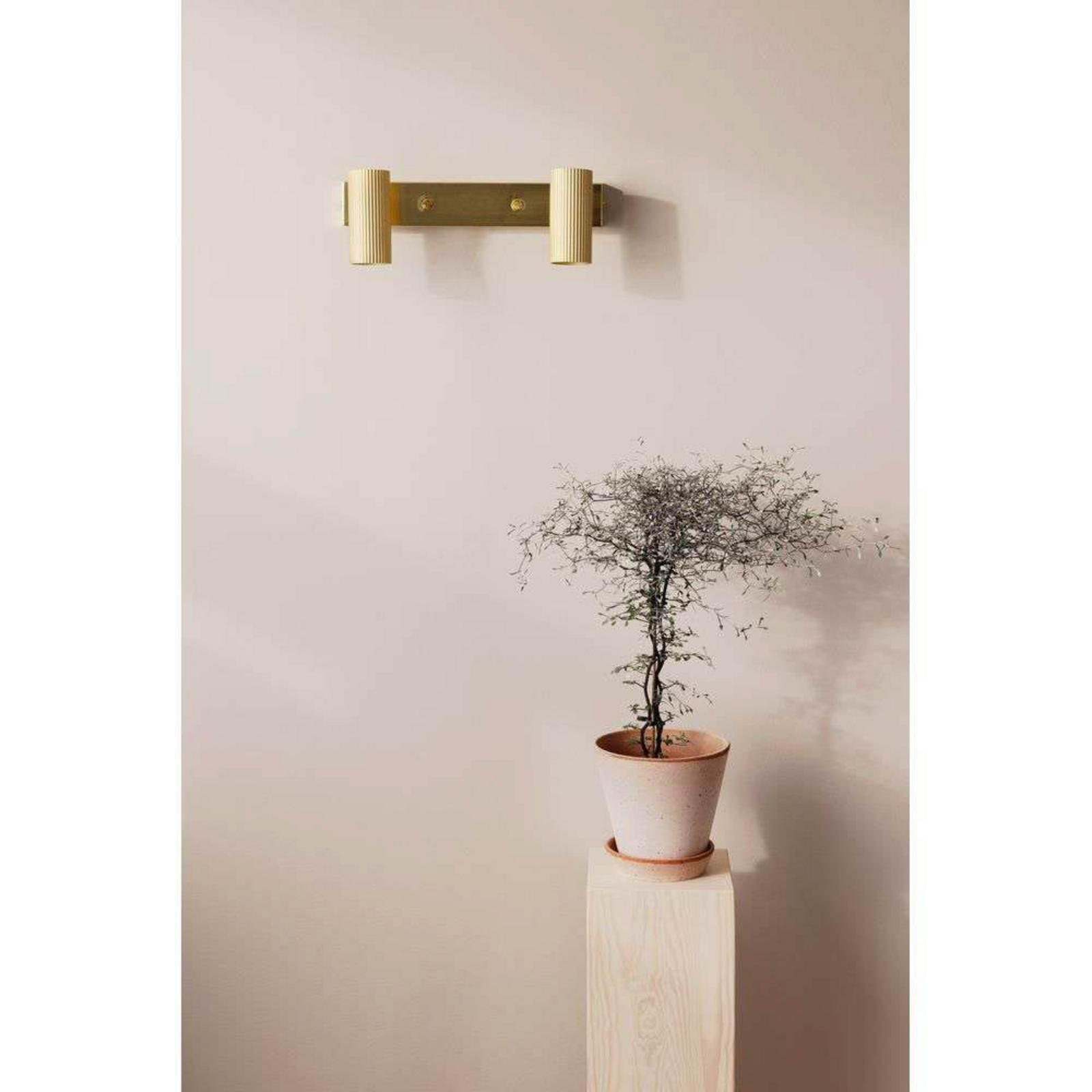 Hubble 2 Wandleuchte Brushed Brass - Globen Lighting