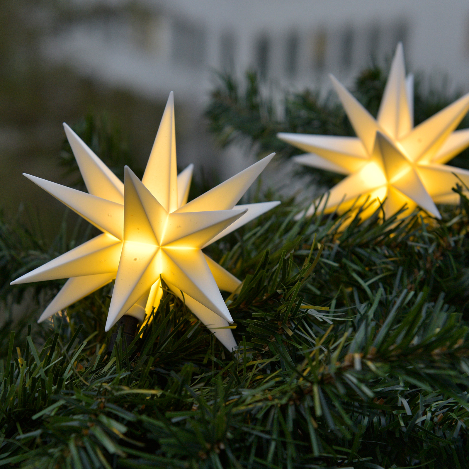 Star 18-pointed string lights, 3-bulb, white