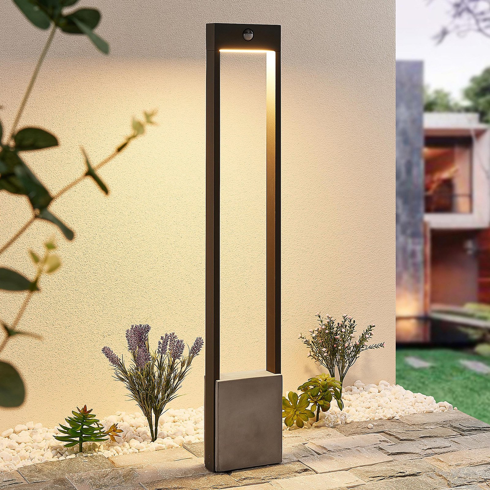 Lucande Tekiro -LED-pylväsvalo anturilla, 100 cm