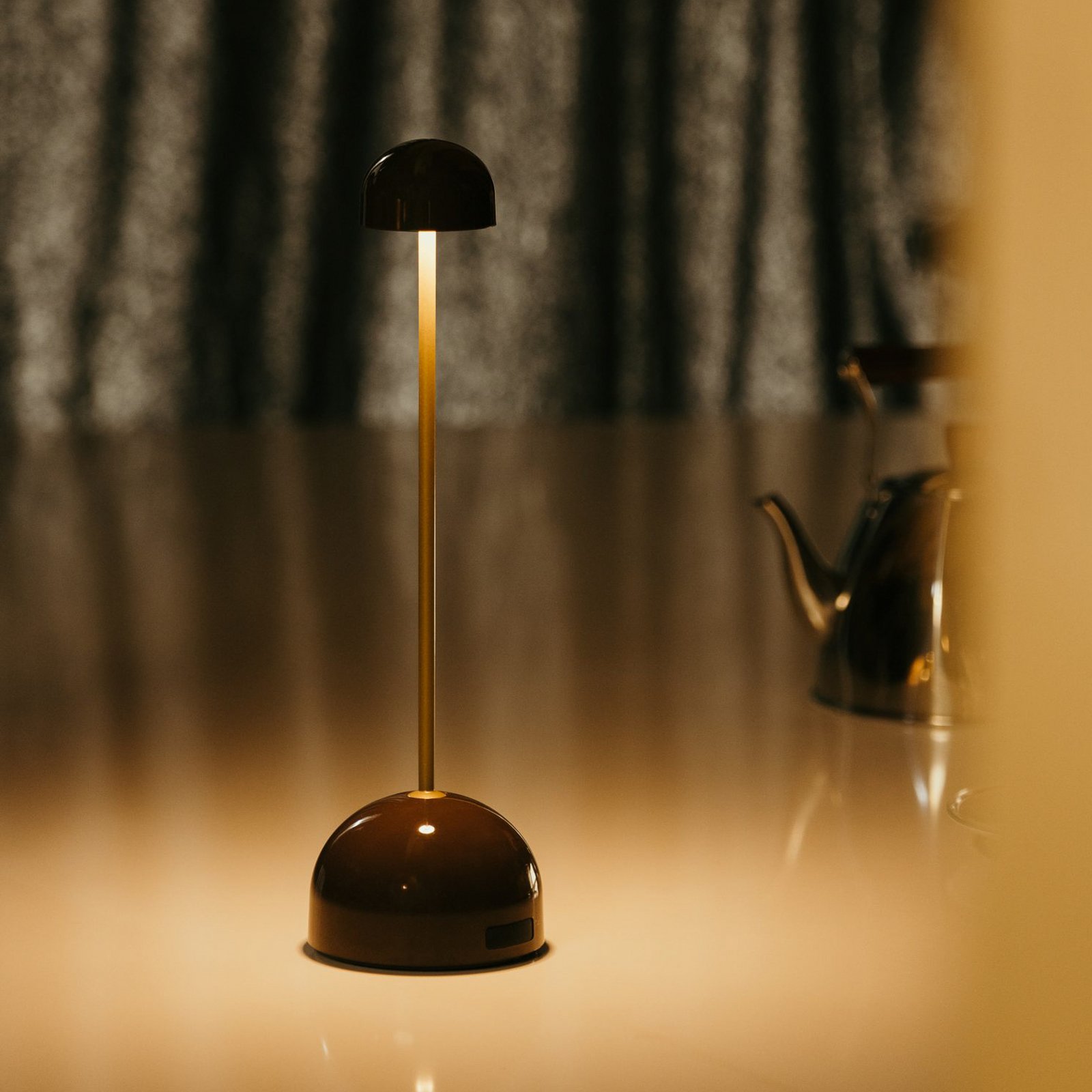 MARSET LED-Akku-Tischlampe Sips, braun/gold, 31 cm, Stahl