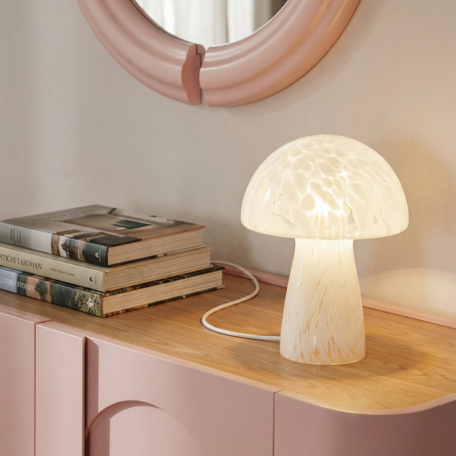 Lindby Tischleuchte Hubi, weiß, Glas, Ø 22 cm, Pilzform