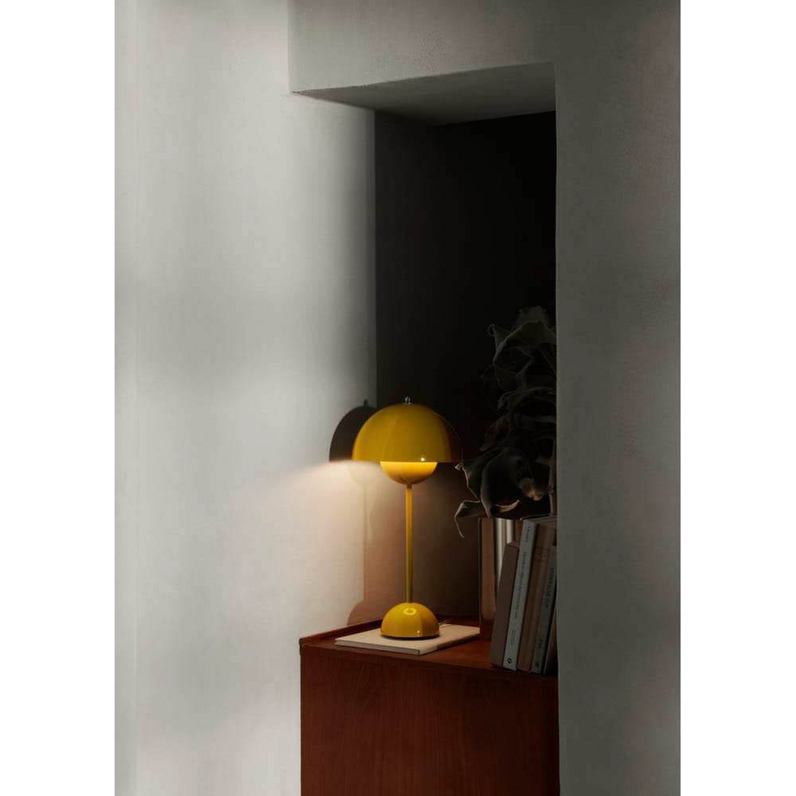 Flowerpot VP3 Table Lamp Mustard - &Tradition