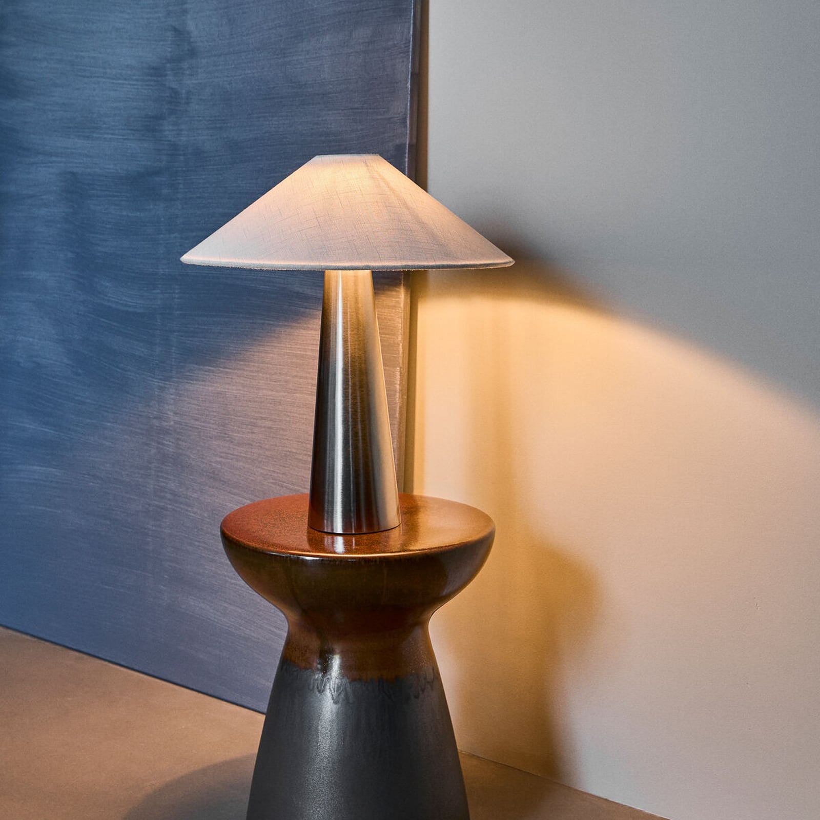Lampe de table Soffi, argent/blanc, 48 cm, tissu - House Doctor Lampe de table Soffi, argent/blanc, 48 cm, tissu - House Doctor