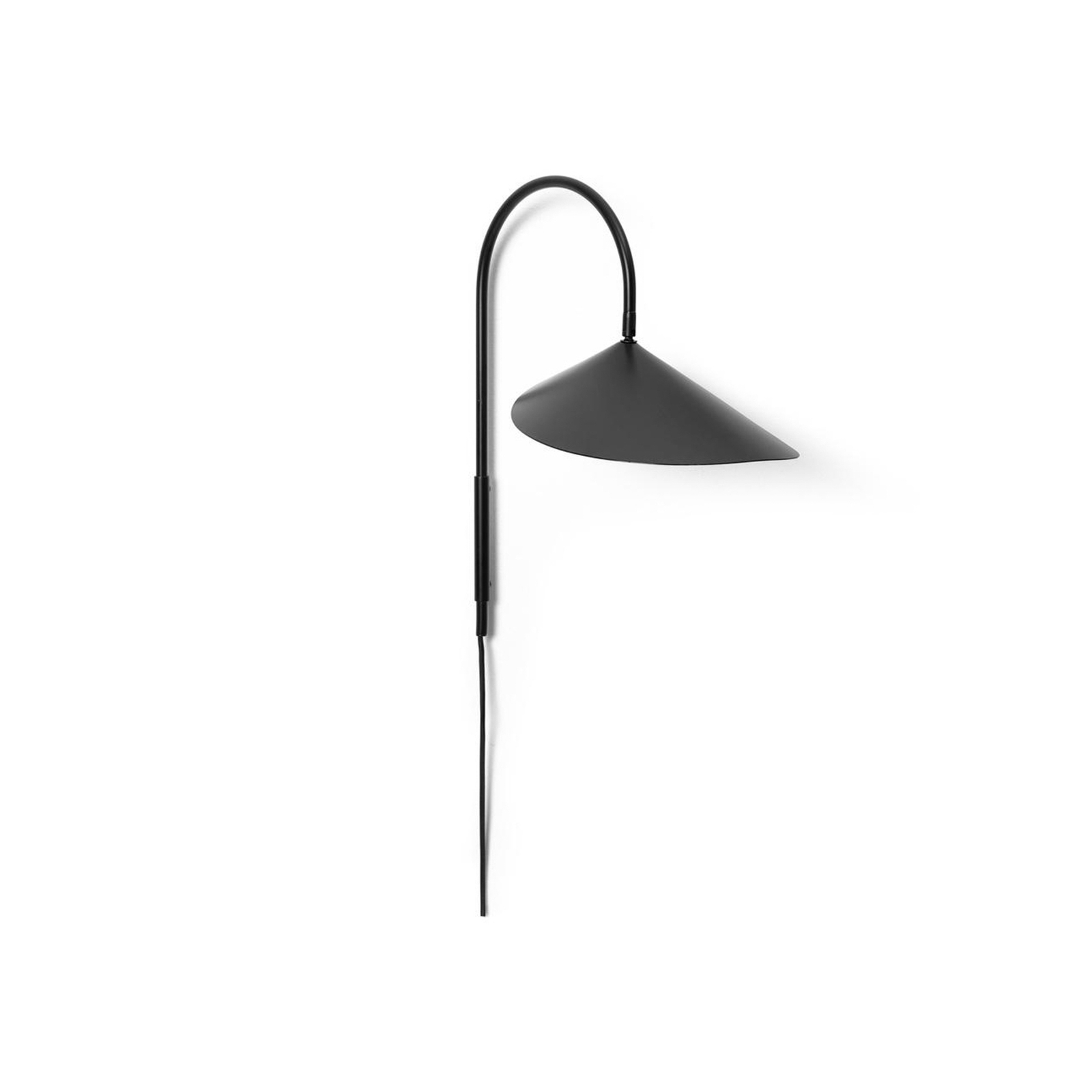 ferm LIVING Arum Въртяща се стенна лампа, черна, 47 cm, щепсел